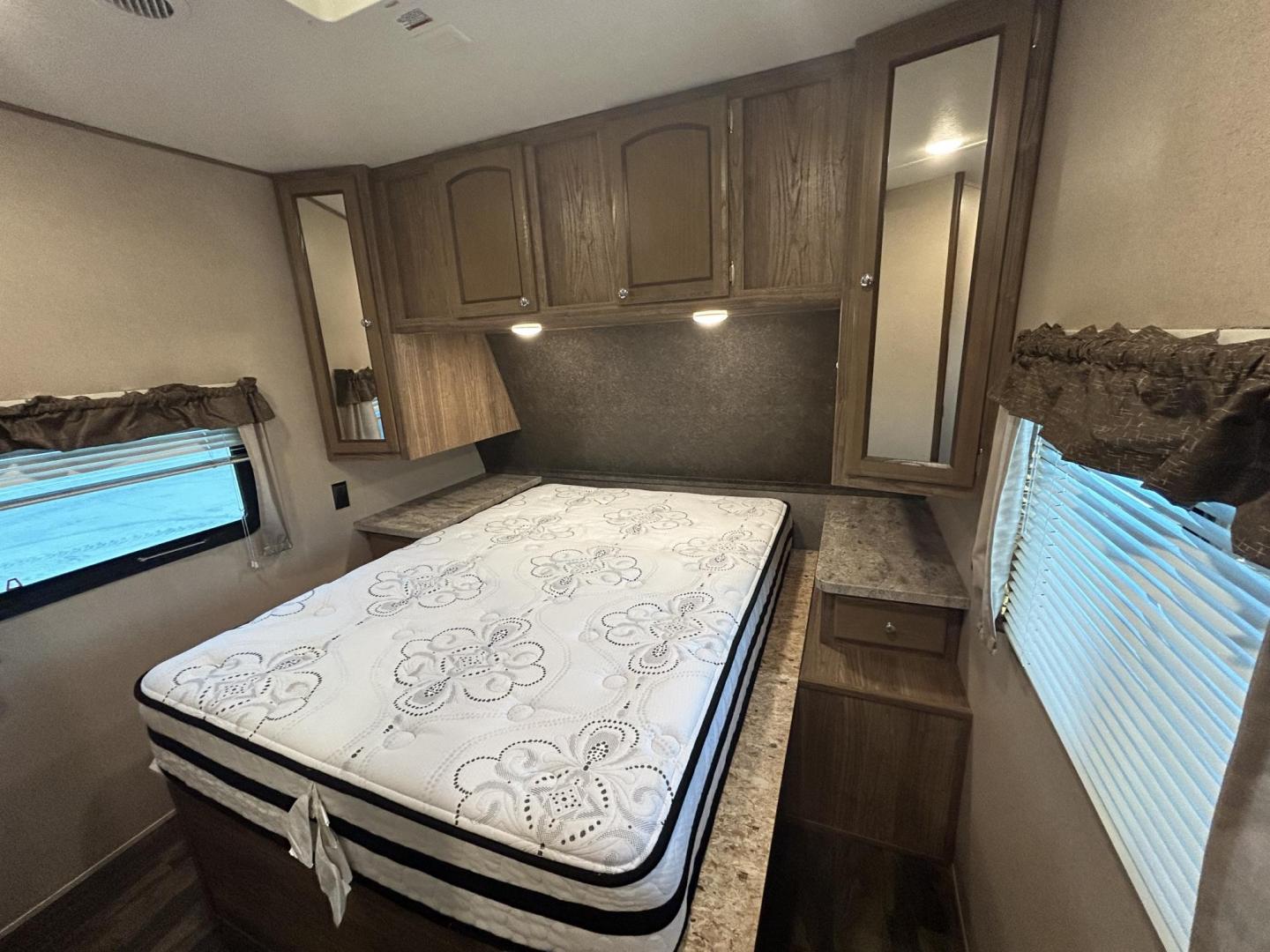 2018 /TAN Forest River Shasta Revere 27RL (5ZT2SHSB3JE) , located at 17760 Hwy 62, Morris, OK, 74445, 35.609104, -95.877060 - Photo#20