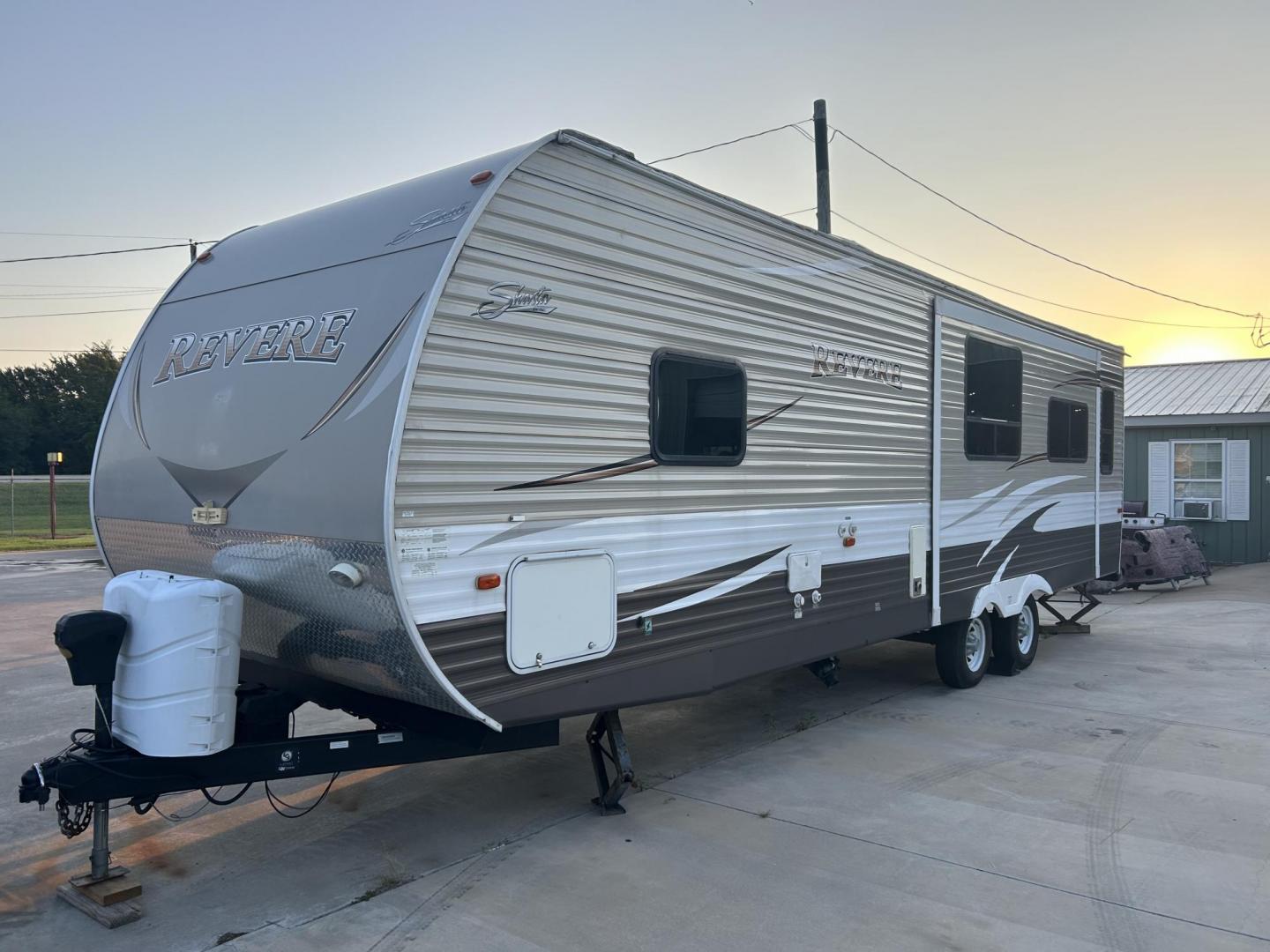 2018 /TAN Forest River Shasta Revere 27RL (5ZT2SHSB3JE) , located at 17760 Hwy 62, Morris, OK, 74445, 35.609104, -95.877060 - Photo#6