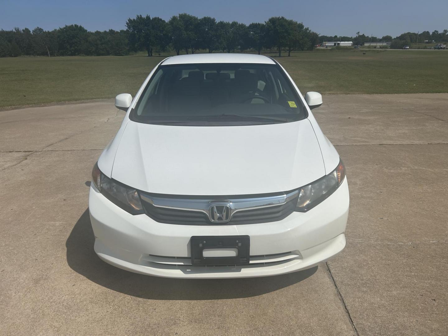 2012 White /Gray Honda Civic CNG Sedan 5-Speed AT (19XFB5F53CE) with an 1.8L L4 SOHC 16V CNG engine, 5-Speed Automatic transmission, located at 17760 Hwy 62, Morris, OK, 74445, (918) 733-4887, 35.609104, -95.877060 - Photo#7