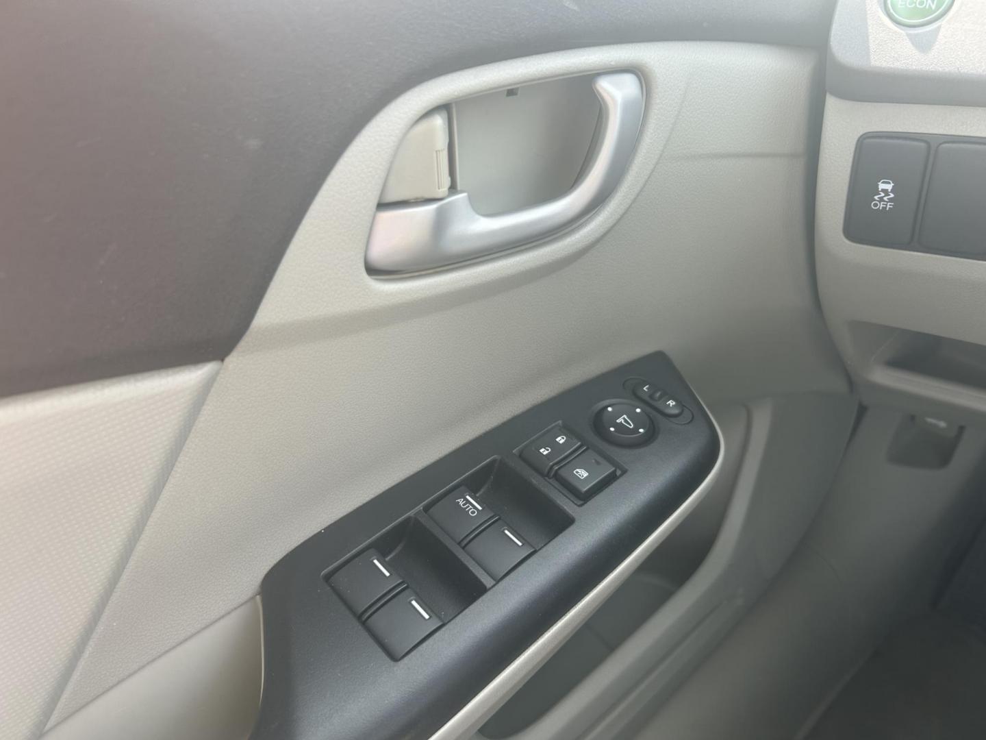 2012 White /Gray Honda Civic CNG Sedan 5-Speed AT (19XFB5F53CE) with an 1.8L L4 SOHC 16V CNG engine, 5-Speed Automatic transmission, located at 17760 Hwy 62, Morris, OK, 74445, (918) 733-4887, 35.609104, -95.877060 - Photo#9