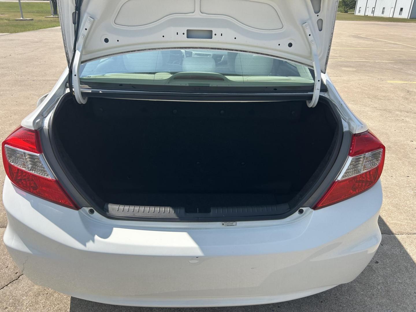 2012 White /Gray Honda Civic CNG Sedan 5-Speed AT (19XFB5F53CE) with an 1.8L L4 SOHC 16V CNG engine, 5-Speed Automatic transmission, located at 17760 Hwy 62, Morris, OK, 74445, (918) 733-4887, 35.609104, -95.877060 - Photo#14