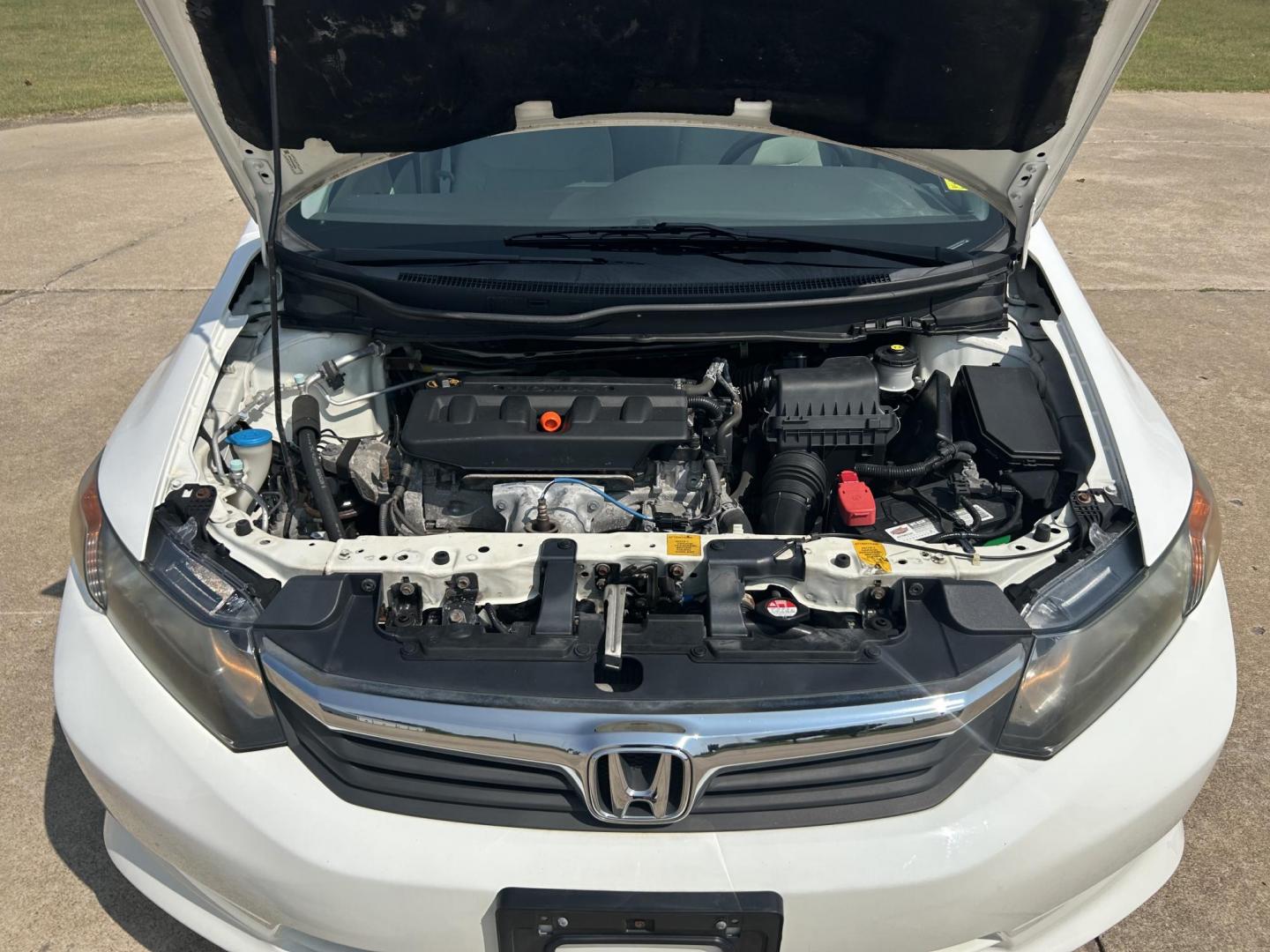 2012 White /Gray Honda Civic CNG Sedan 5-Speed AT (19XFB5F53CE) with an 1.8L L4 SOHC 16V CNG engine, 5-Speed Automatic transmission, located at 17760 Hwy 62, Morris, OK, 74445, (918) 733-4887, 35.609104, -95.877060 - Photo#15