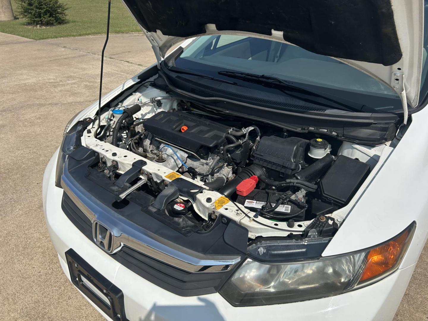 2012 White /Gray Honda Civic CNG Sedan 5-Speed AT (19XFB5F53CE) with an 1.8L L4 SOHC 16V CNG engine, 5-Speed Automatic transmission, located at 17760 Hwy 62, Morris, OK, 74445, (918) 733-4887, 35.609104, -95.877060 - Photo#16