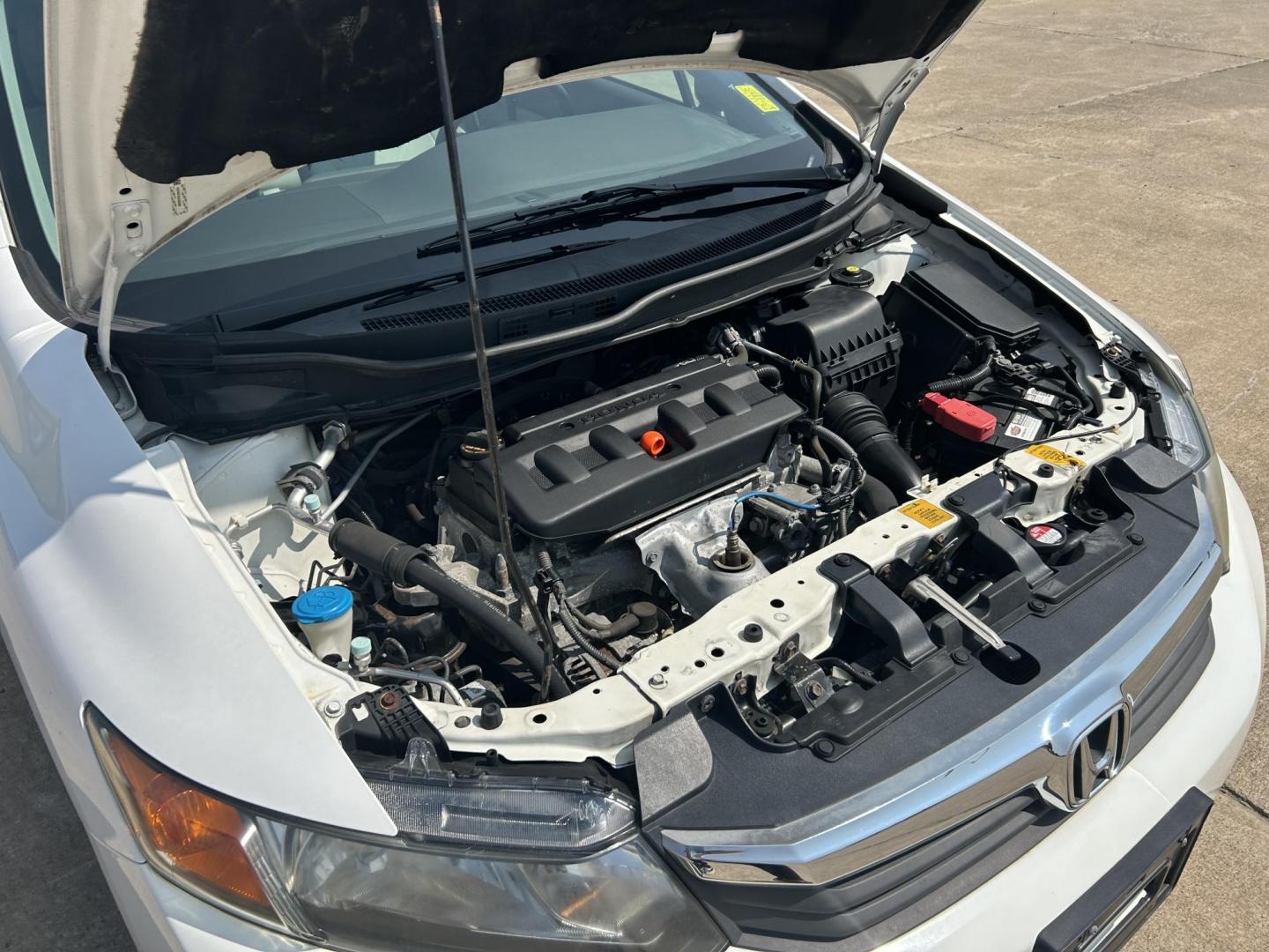 2012 White /Gray Honda Civic CNG Sedan 5-Speed AT (19XFB5F53CE) with an 1.8L L4 SOHC 16V CNG engine, 5-Speed Automatic transmission, located at 17760 Hwy 62, Morris, OK, 74445, (918) 733-4887, 35.609104, -95.877060 - Photo#17