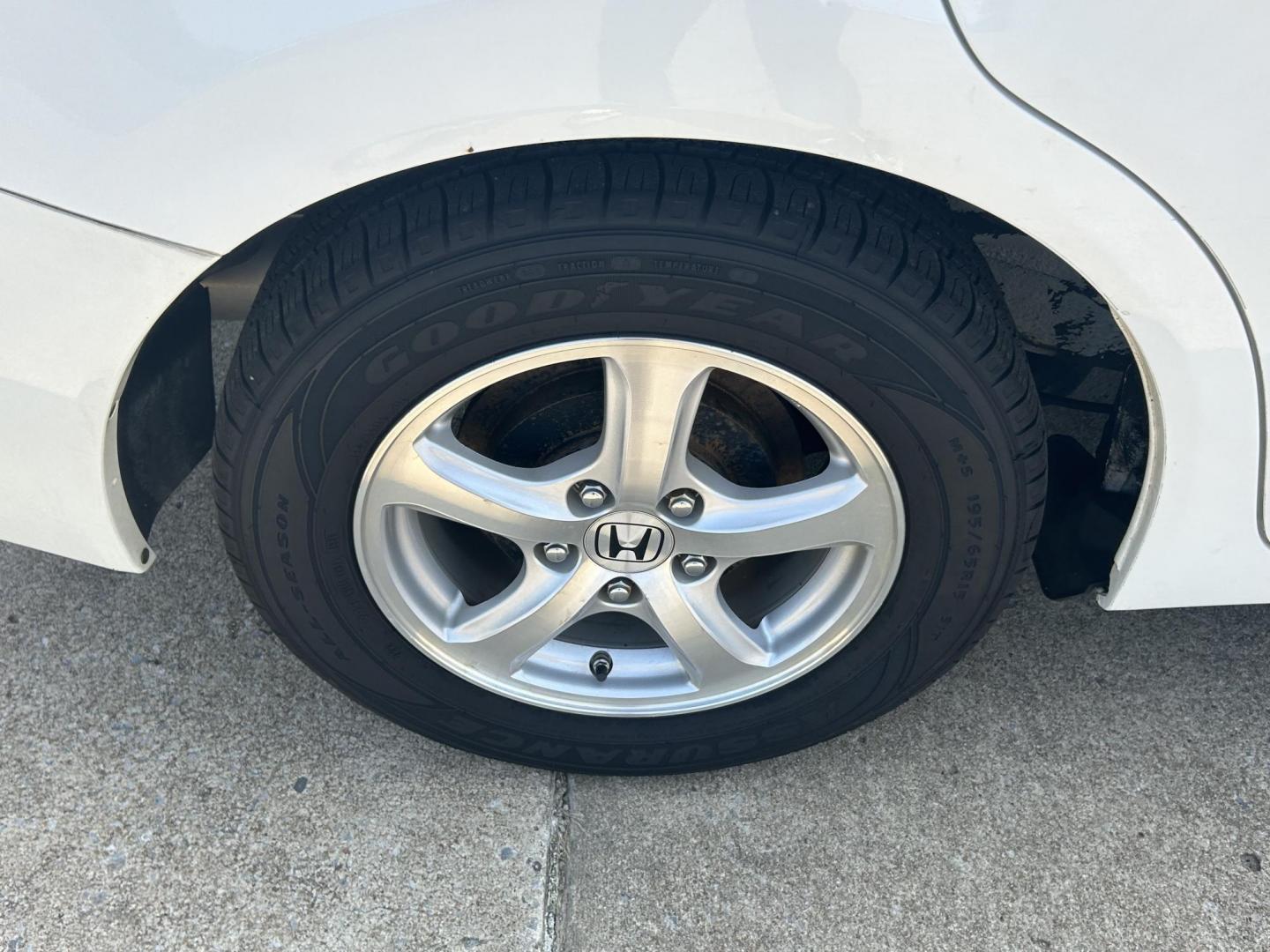 2012 White /Gray Honda Civic CNG Sedan 5-Speed AT (19XFB5F53CE) with an 1.8L L4 SOHC 16V CNG engine, 5-Speed Automatic transmission, located at 17760 Hwy 62, Morris, OK, 74445, (918) 733-4887, 35.609104, -95.877060 - Photo#20
