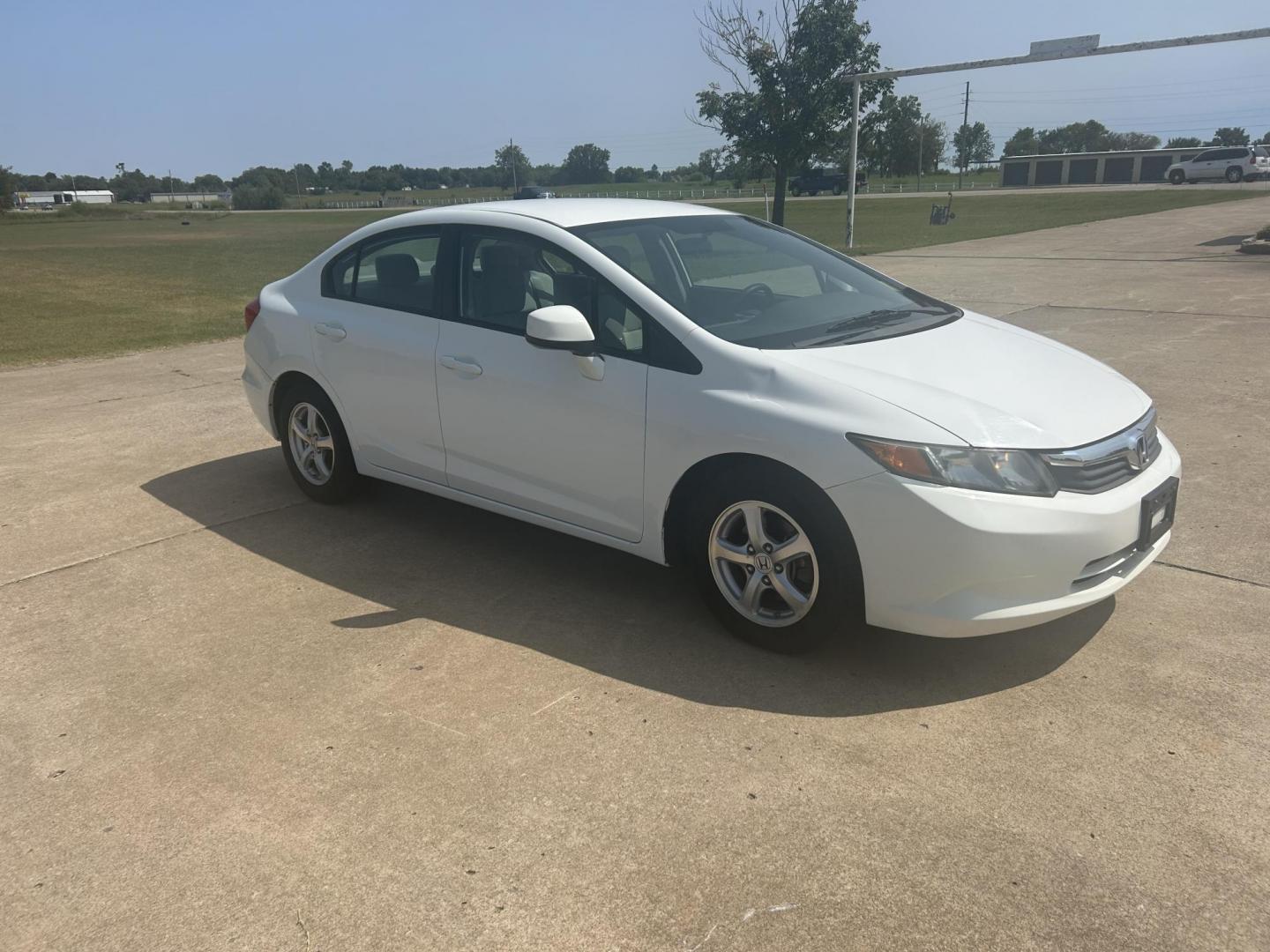 2012 White /Gray Honda Civic CNG Sedan 5-Speed AT (19XFB5F53CE) with an 1.8L L4 SOHC 16V CNG engine, 5-Speed Automatic transmission, located at 17760 Hwy 62, Morris, OK, 74445, (918) 733-4887, 35.609104, -95.877060 - Photo#1