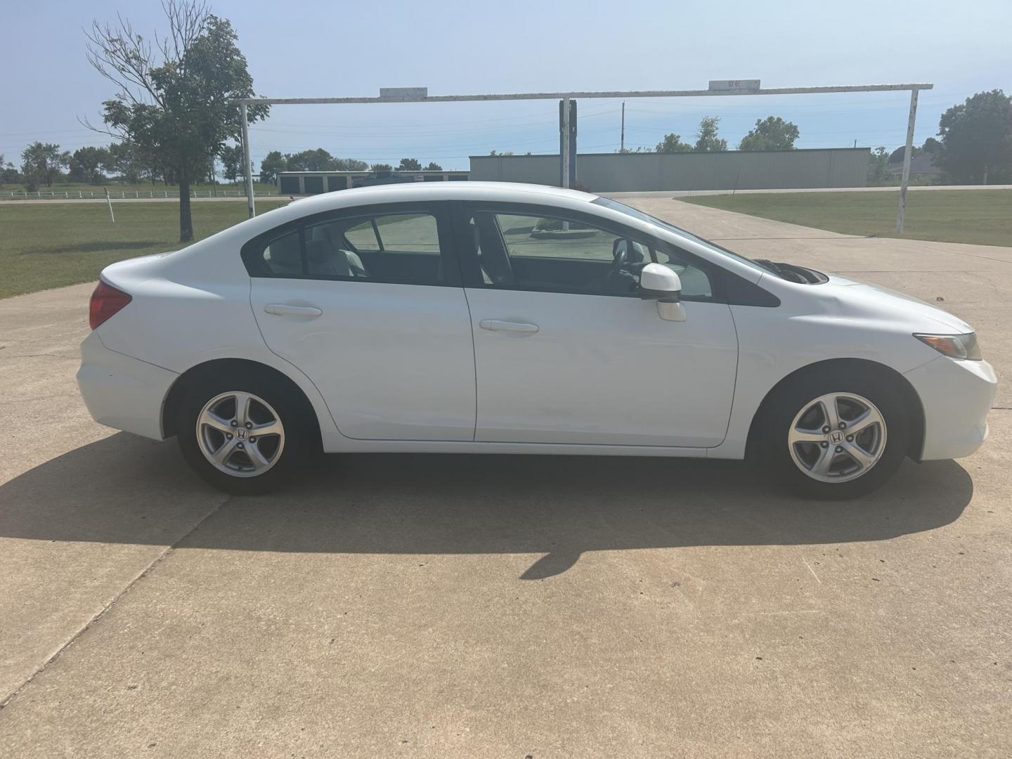 2012 White /Gray Honda Civic CNG Sedan 5-Speed AT (19XFB5F53CE) with an 1.8L L4 SOHC 16V CNG engine, 5-Speed Automatic transmission, located at 17760 Hwy 62, Morris, OK, 74445, (918) 733-4887, 35.609104, -95.877060 - Photo#2
