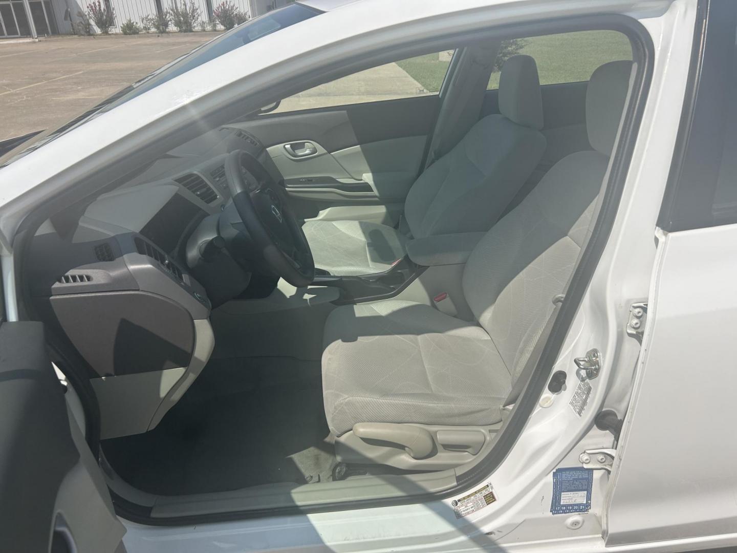 2012 White /Gray Honda Civic CNG Sedan 5-Speed AT (19XFB5F53CE) with an 1.8L L4 SOHC 16V CNG engine, 5-Speed Automatic transmission, located at 17760 Hwy 62, Morris, OK, 74445, (918) 733-4887, 35.609104, -95.877060 - Photo#8