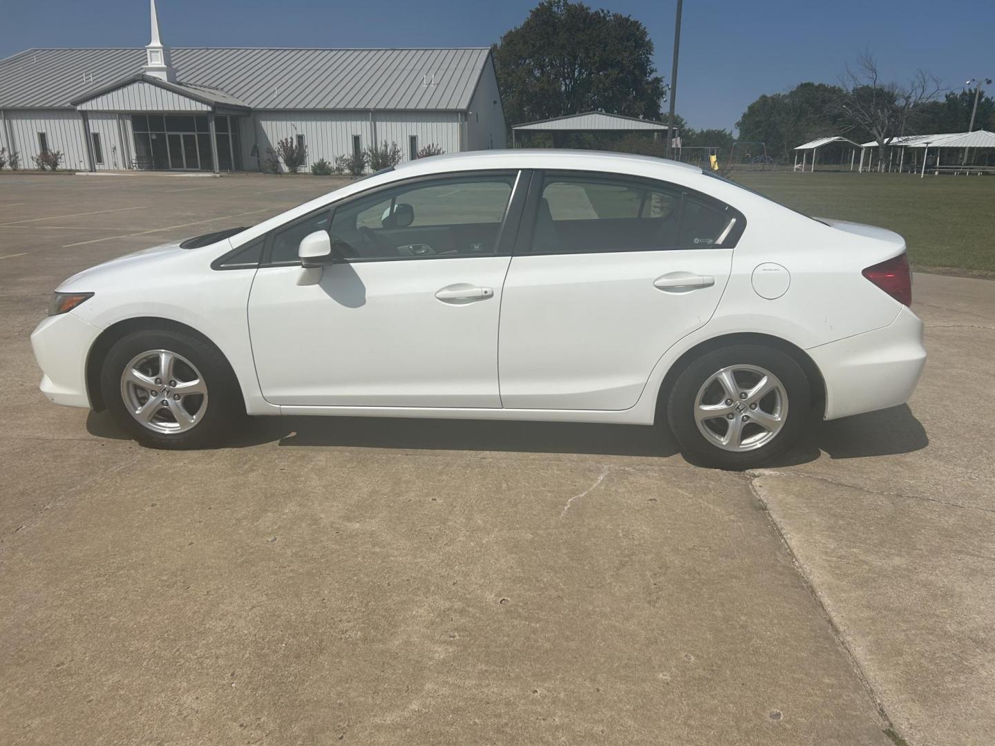 2012 White /Gray Honda Civic CNG Sedan 5-Speed AT (19XFB5F53CE) with an 1.8L L4 SOHC 16V CNG engine, 5-Speed Automatic transmission, located at 17760 Hwy 62, Morris, OK, 74445, (918) 733-4887, 35.609104, -95.877060 - Photo#6
