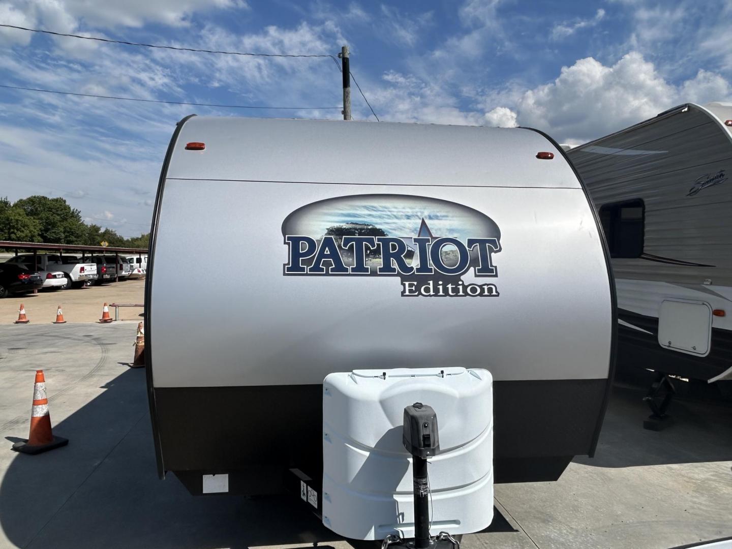 2020 GRAY /Gray Forest River PATRIOT 29TE (4X4TCKE28LX) , located at 17760 Hwy 62, Morris, OK, 74445, 35.609104, -95.877060 - Photo#3