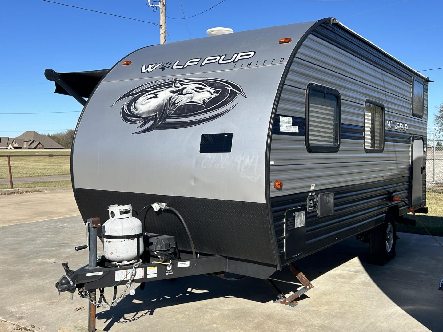2019 Silver /TAN Forest River Cherokee 16BHS (5ZT2CKEC3KY) , located at 17760 Hwy 62, Morris, OK, 74445, 35.609104, -95.877060 - Photo#5