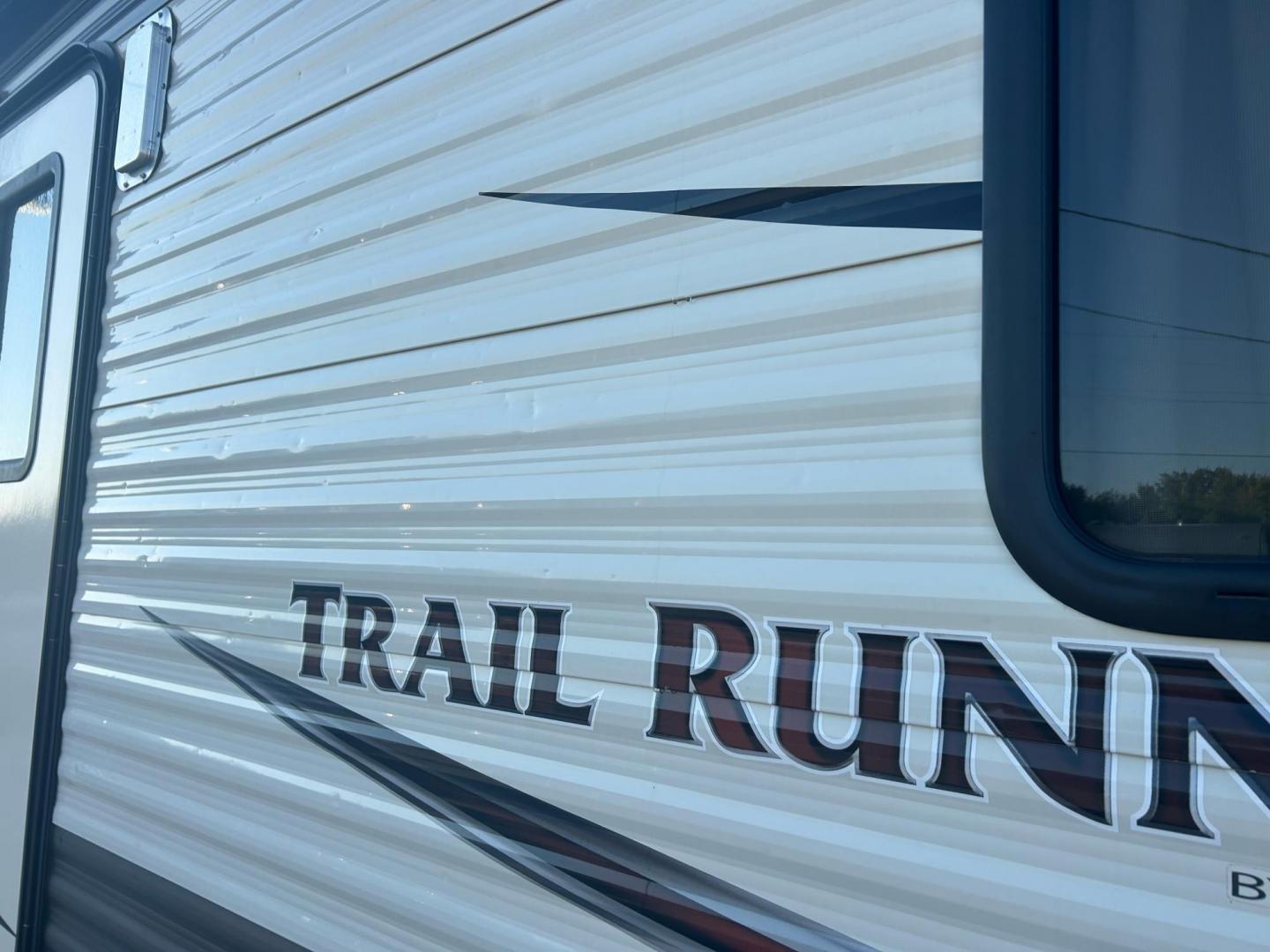 2017 White /TAN HEARTLAND TRAIL RUNNER TOY HAULER 26TH (5SFEB3027HE) , located at 17760 Hwy 62, Morris, OK, 74445, 35.609104, -95.877060 - Photo#29