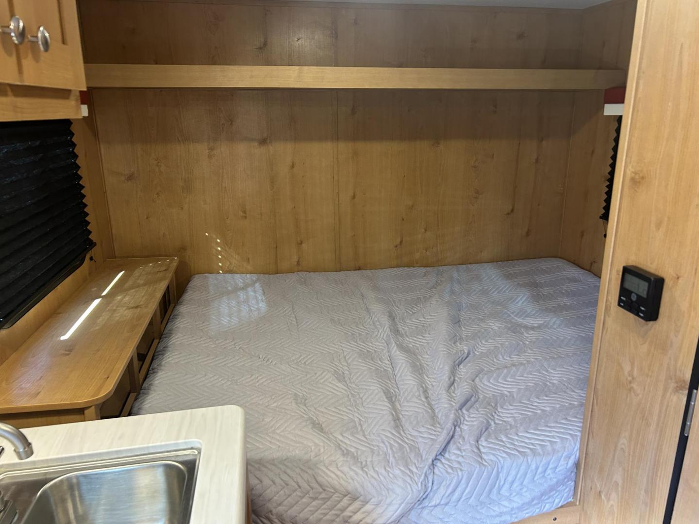 2023 White /TAN RIVERSIDE RETRO 165 165 ( 59CCC4817P) , located at 17760 Hwy 62, Morris, OK, 74445, 35.609104, -95.877060 - Photo#13
