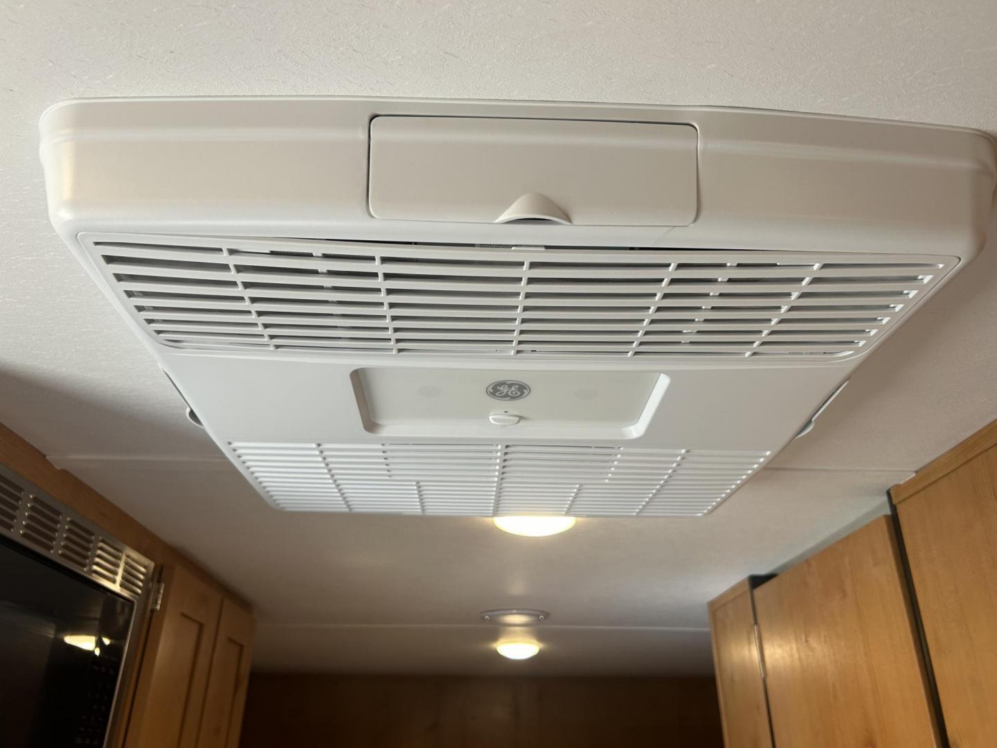 2023 White /TAN RIVERSIDE RETRO 165 165 ( 59CCC4817P) , located at 17760 Hwy 62, Morris, OK, 74445, 35.609104, -95.877060 - Photo#17