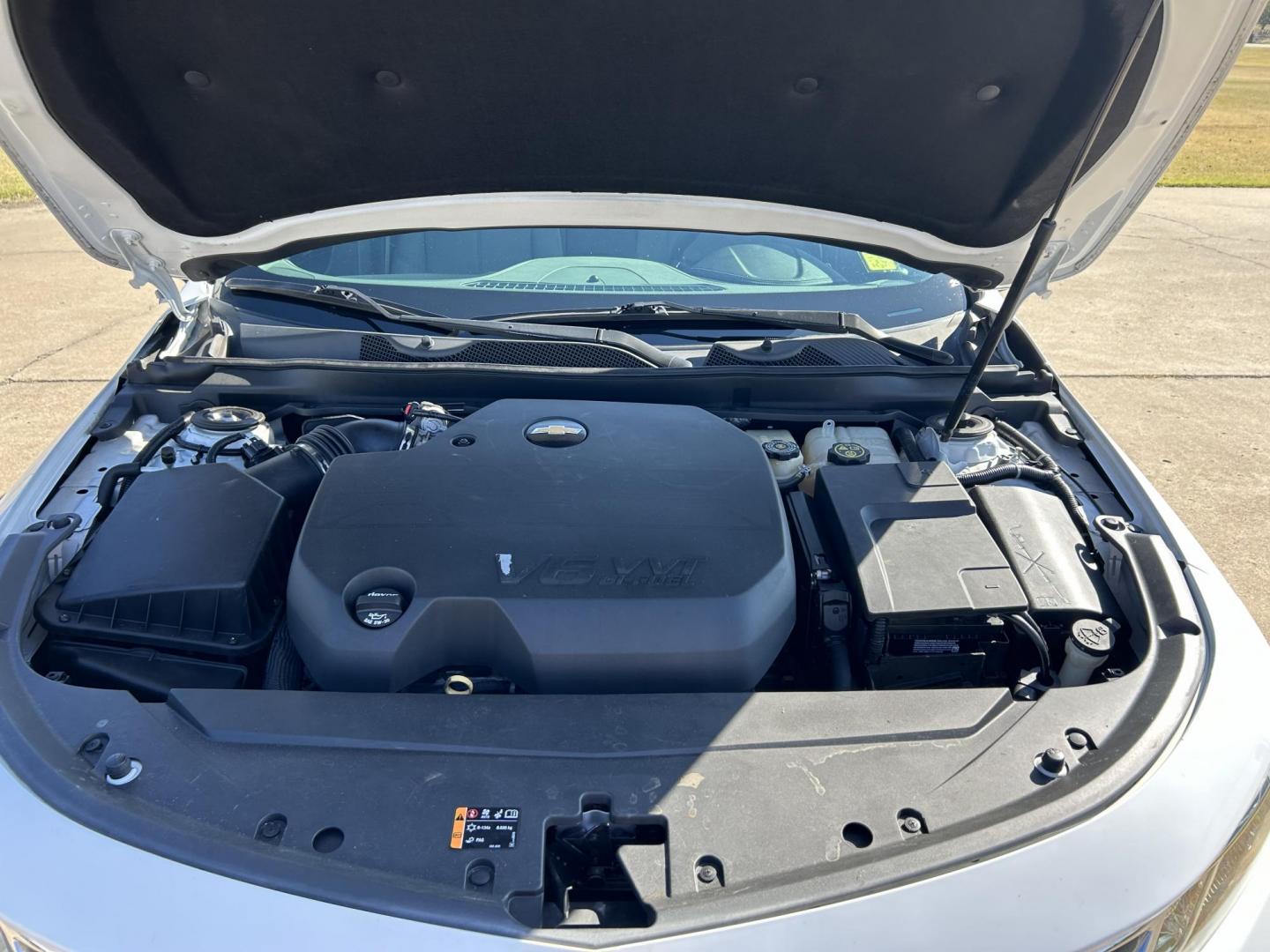 2015 White /BLACK Chevrolet Impala LS (2G11Y5SN8F9) with an 3.6L V6 DOHC 24V CNG engine, 6A transmission, located at 17760 Hwy 62, Morris, OK, 74445, (918) 733-4887, 35.609104, -95.877060 - 2015 CHEVY IMPALA HAS THE 3.6 V6 ENGINE AND IS FWD. THE IMPALA IS A BI-FUEL CAR THAT RUNS ON BOTH CNG (COMPRESSED NATUAL GAS) OR GASOLINE. THIS CAR FEATURES KEYLESS REMOTE START, KEYLESS REMOTE ENTRY, POWER LOCKS, POWER WINDOWS, POWER SEATS, POWER MIRRORS, AM/FM STEREO, CLOTH SEATS, BACK UP CAMERA, - Photo#17