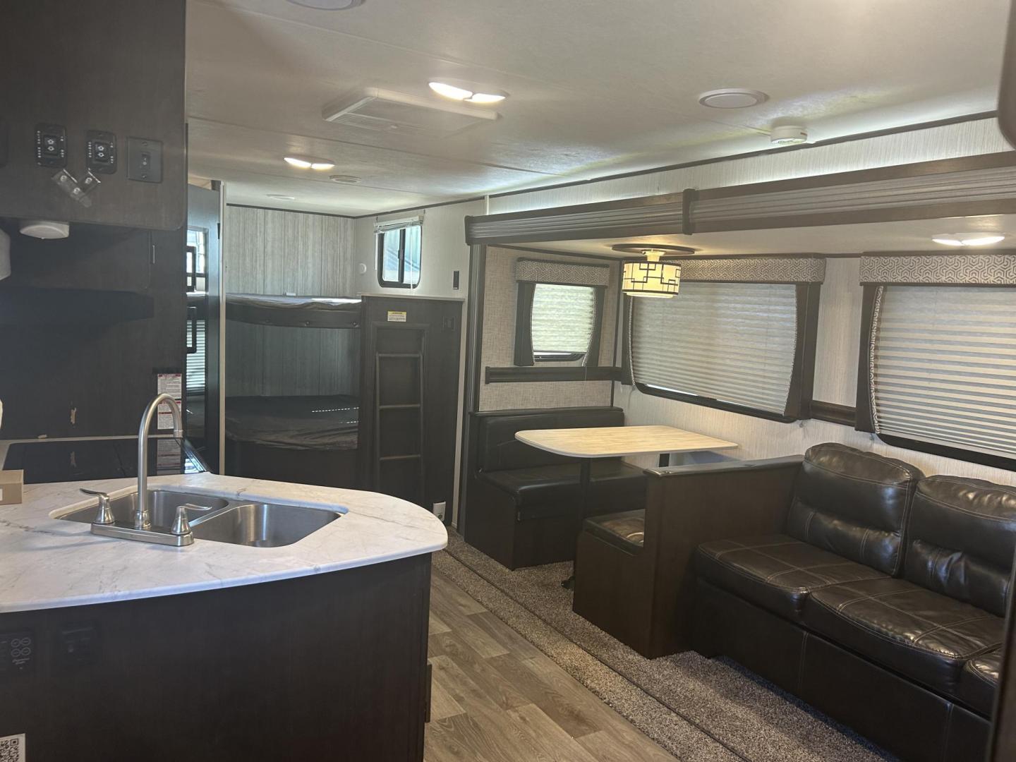 2021 Silver /TAN Breckenridge PIONEER BH270 (5SFPB3222ME) , located at 17760 Hwy 62, Morris, OK, 74445, 35.609104, -95.877060 - Photo#13