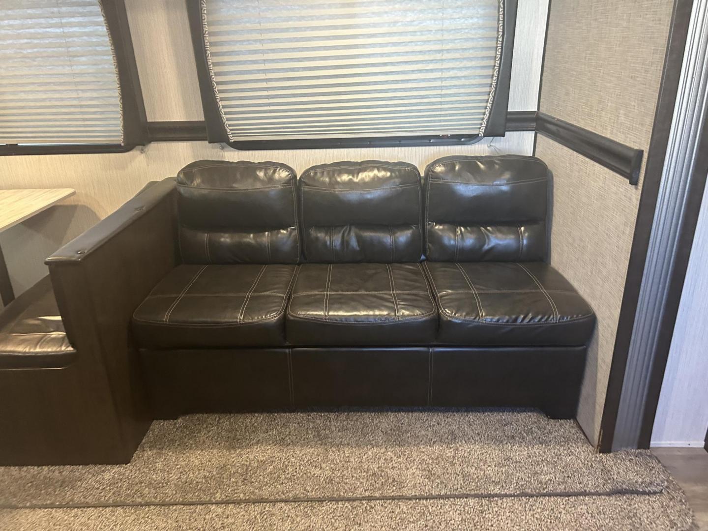2021 Silver /TAN Breckenridge PIONEER BH270 (5SFPB3222ME) , located at 17760 Hwy 62, Morris, OK, 74445, 35.609104, -95.877060 - Photo#14