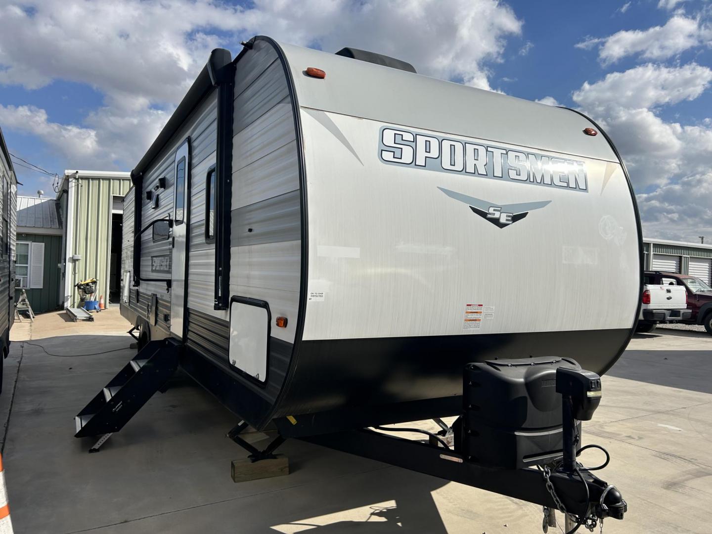 2023 Silver /TAN KZ SPORTSMAN 301BHKSE (4EZTU3020P5) , located at 17760 Hwy 62, Morris, OK, 74445, 35.609104, -95.877060 - Photo#0