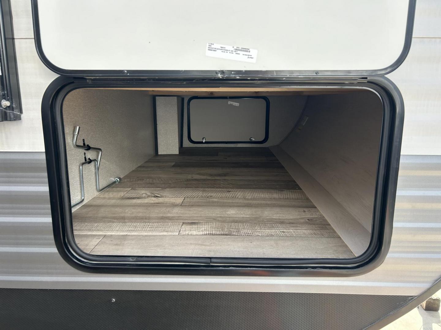 2023 Silver /TAN KZ SPORTSMAN 301BHKSE (4EZTU3020P5) , located at 17760 Hwy 62, Morris, OK, 74445, 35.609104, -95.877060 - Photo#10