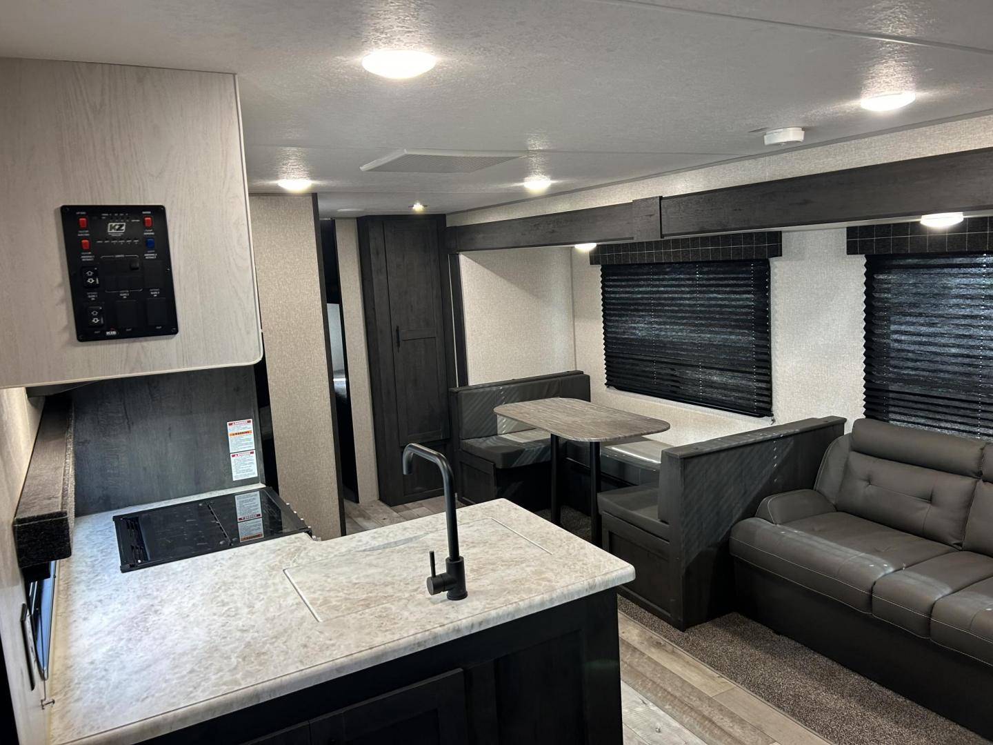 2023 Silver /TAN KZ SPORTSMAN 301BHKSE (4EZTU3020P5) , located at 17760 Hwy 62, Morris, OK, 74445, 35.609104, -95.877060 - Photo#13