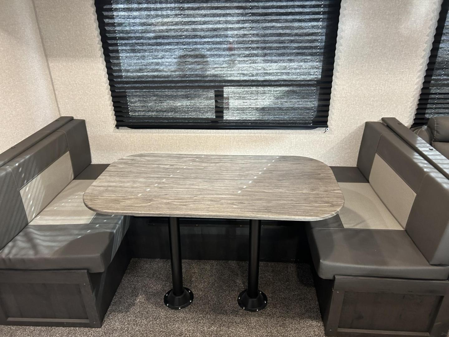2023 Silver /TAN KZ SPORTSMAN 301BHKSE (4EZTU3020P5) , located at 17760 Hwy 62, Morris, OK, 74445, 35.609104, -95.877060 - Photo#17
