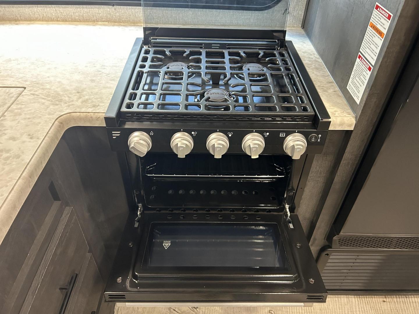 2023 Silver /TAN KZ SPORTSMAN 301BHKSE (4EZTU3020P5) , located at 17760 Hwy 62, Morris, OK, 74445, 35.609104, -95.877060 - Photo#20