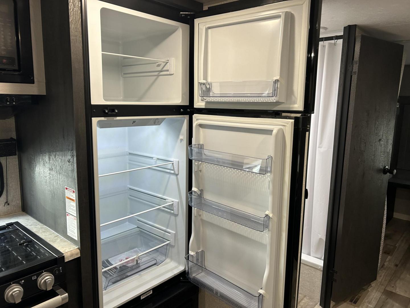 2023 Silver /TAN KZ SPORTSMAN 301BHKSE (4EZTU3020P5) , located at 17760 Hwy 62, Morris, OK, 74445, 35.609104, -95.877060 - Photo#21