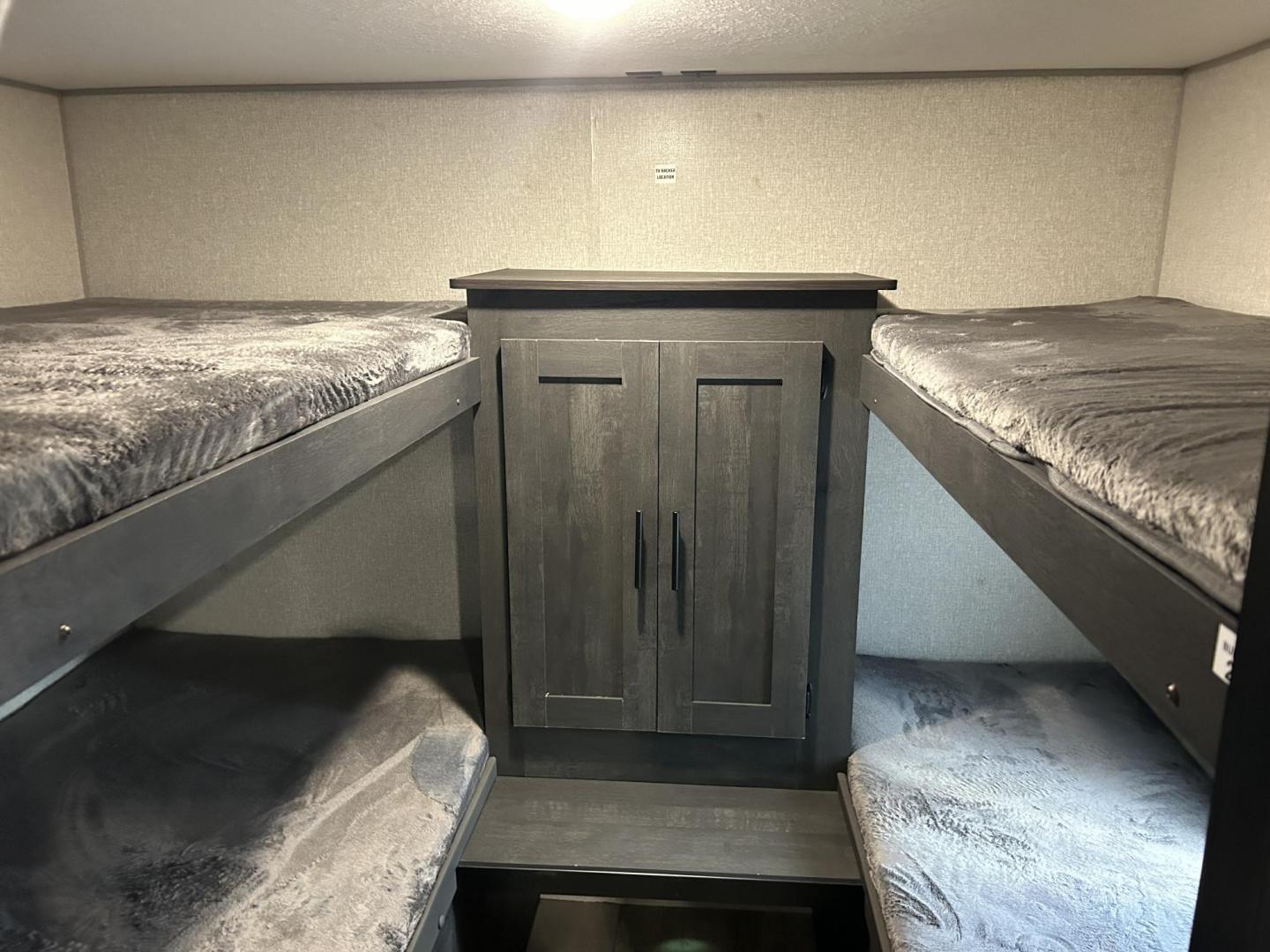 2023 Silver /TAN KZ SPORTSMAN 301BHKSE (4EZTU3020P5) , located at 17760 Hwy 62, Morris, OK, 74445, 35.609104, -95.877060 - Photo#25