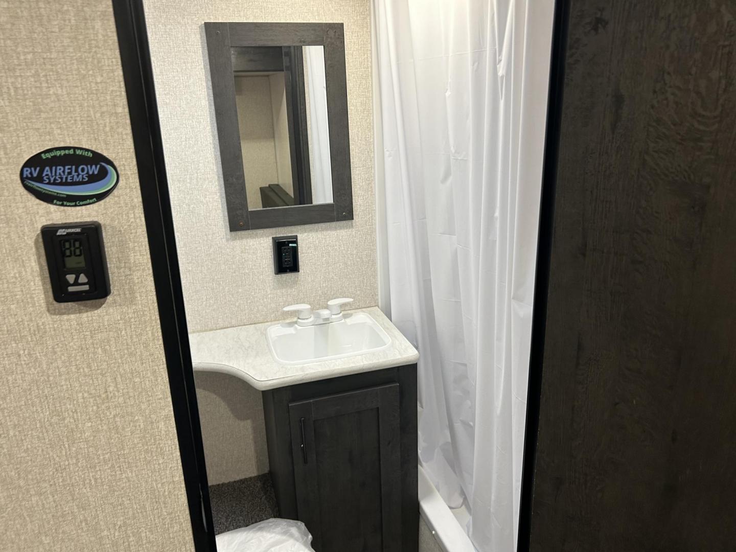 2023 Silver /TAN KZ SPORTSMAN 301BHKSE (4EZTU3020P5) , located at 17760 Hwy 62, Morris, OK, 74445, 35.609104, -95.877060 - Photo#28