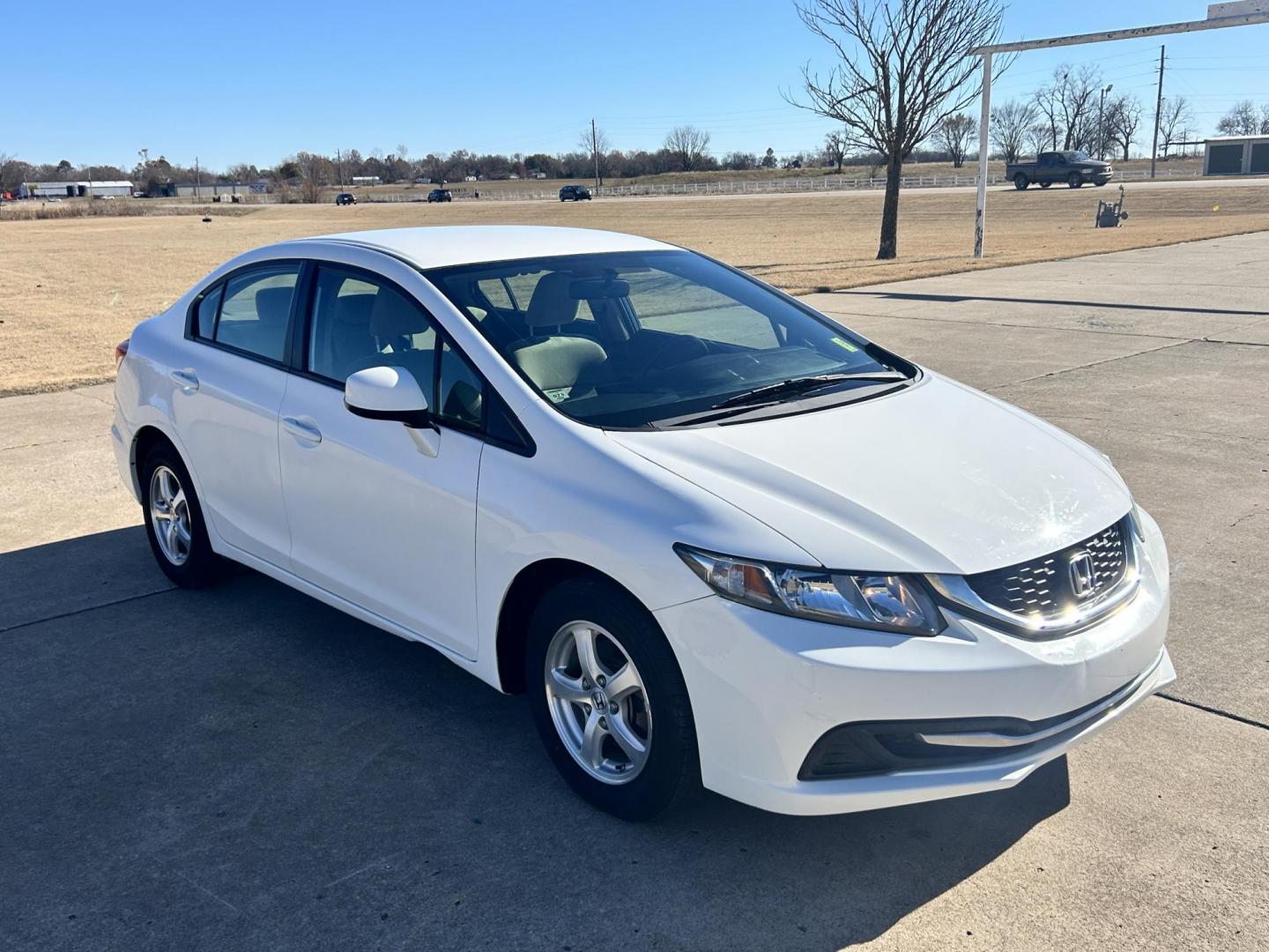 2013 White /Gray Honda Civic CNG (19XFB5F56DE) with an 1.8L L4 SOHC 16V CNG engine, 5A transmission, located at 17760 Hwy 62, Morris, OK, 74445, (918) 733-4887, 35.609104, -95.877060 - Photo#1