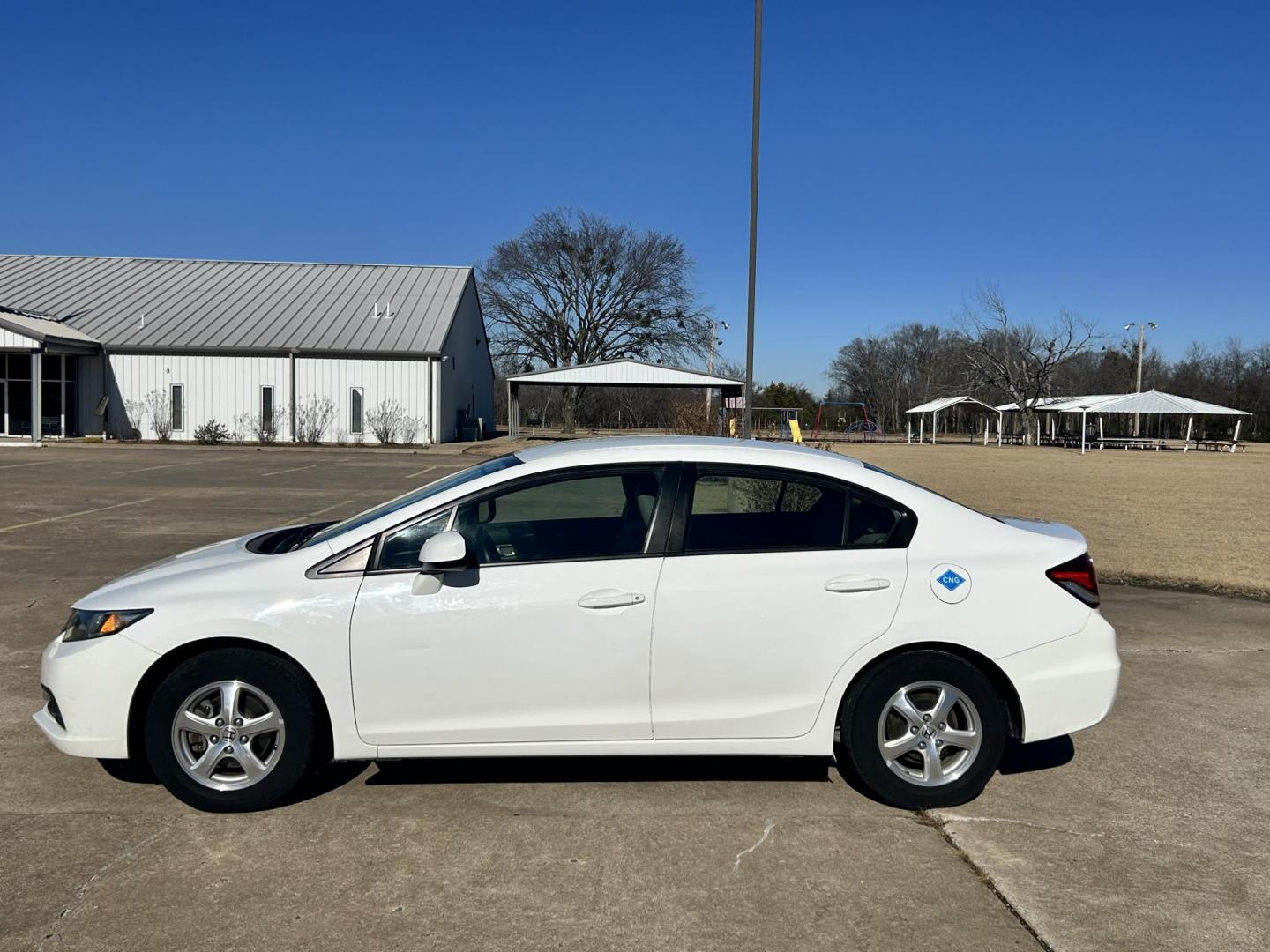 2013 White /Gray Honda Civic CNG (19XFB5F56DE) with an 1.8L L4 SOHC 16V CNG engine, 5A transmission, located at 17760 Hwy 62, Morris, OK, 74445, (918) 733-4887, 35.609104, -95.877060 - Photo#7