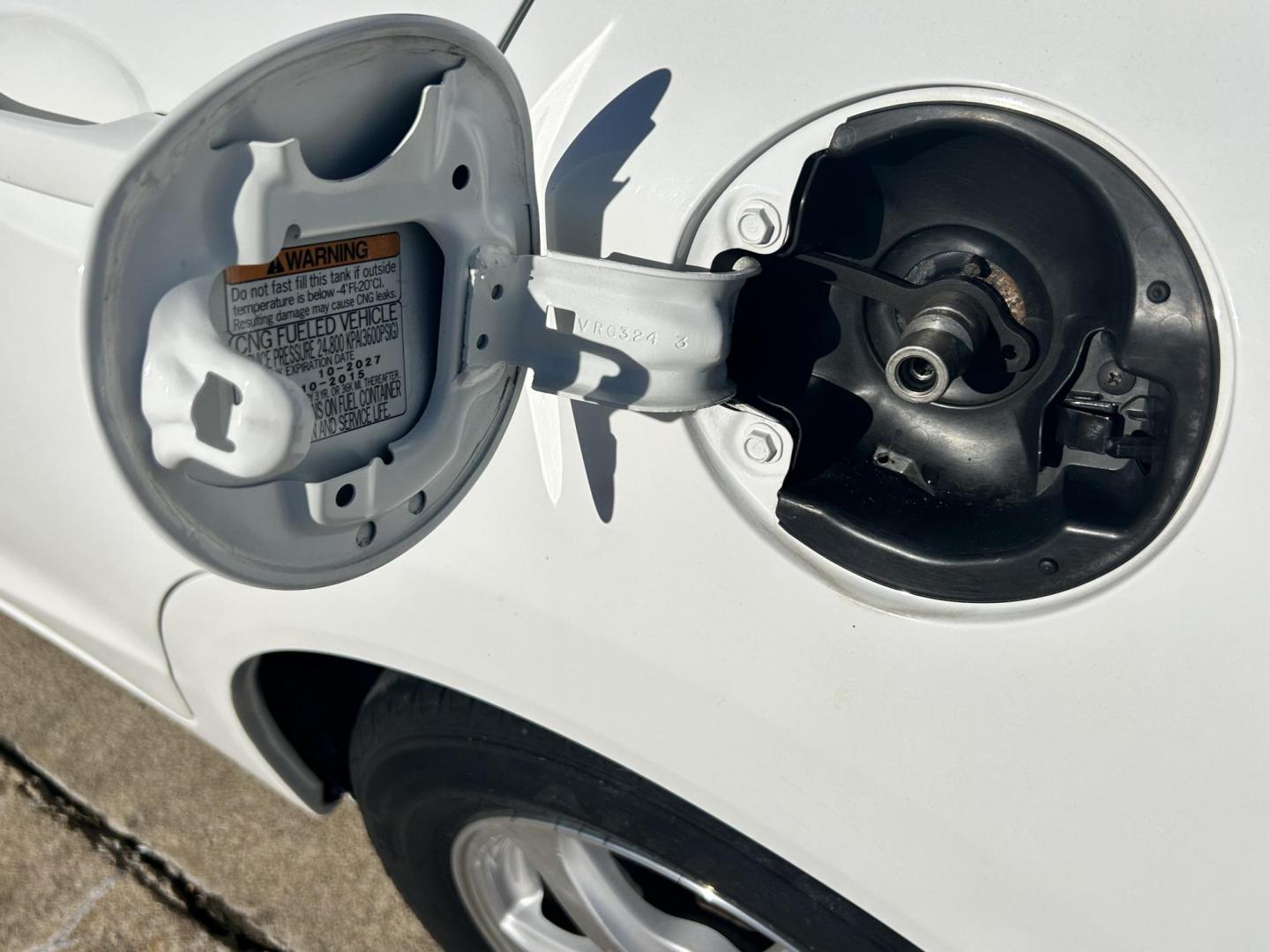 2013 White /Gray Honda Civic CNG (19XFB5F56DE) with an 1.8L L4 SOHC 16V CNG engine, 5A transmission, located at 17760 Hwy 62, Morris, OK, 74445, (918) 733-4887, 35.609104, -95.877060 - Photo#16