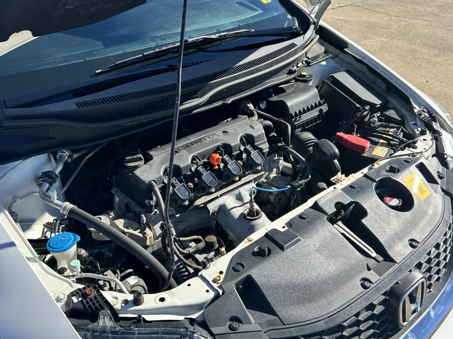 2013 White /Gray Honda Civic CNG (19XFB5F56DE) with an 1.8L L4 SOHC 16V CNG engine, 5A transmission, located at 17760 Hwy 62, Morris, OK, 74445, (918) 733-4887, 35.609104, -95.877060 - Photo#19