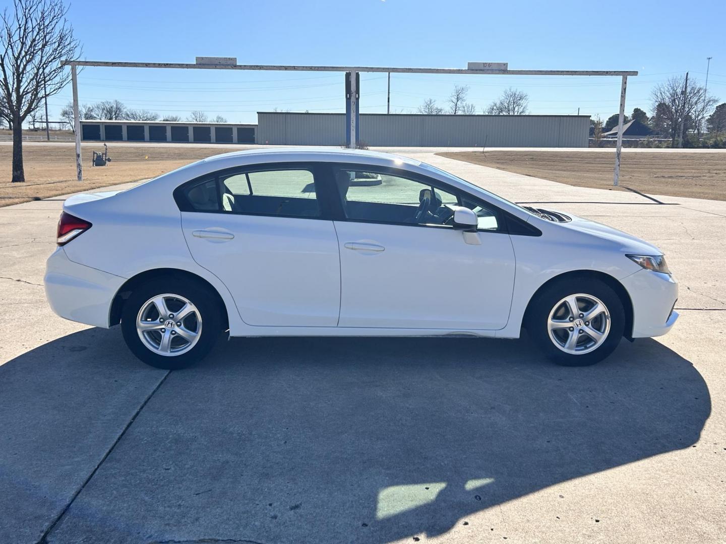 2013 White /Gray Honda Civic CNG (19XFB5F56DE) with an 1.8L L4 SOHC 16V CNG engine, 5A transmission, located at 17760 Hwy 62, Morris, OK, 74445, (918) 733-4887, 35.609104, -95.877060 - Photo#3