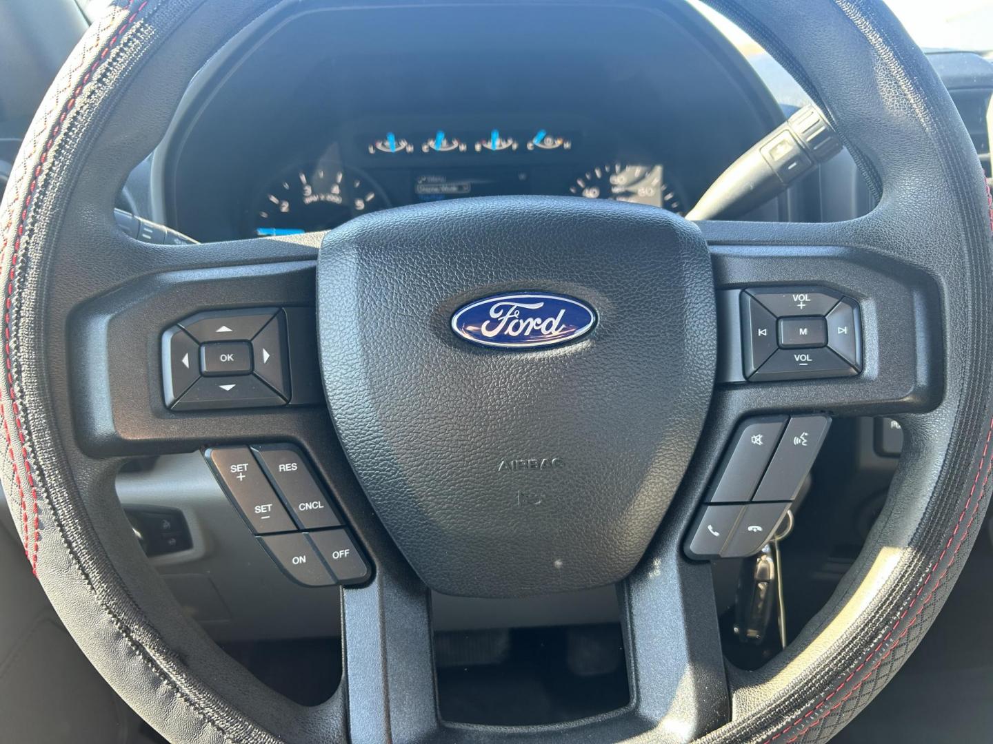 2017 White /Gray Ford F-150 SuperCab . 4WD (1FTFX1EF5HK) with an 5.0L V8 engine, 6A transmission, located at 17760 Hwy 62, Morris, OK, 74445, (918) 733-4887, 35.609104, -95.877060 - Photo#11