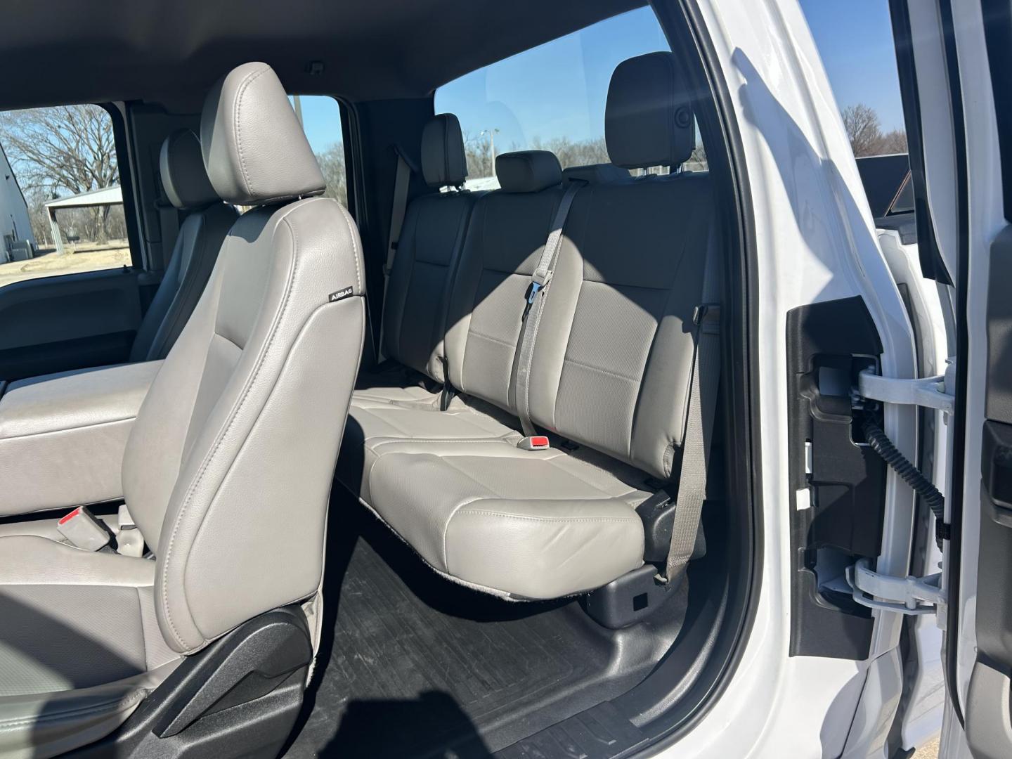 2017 White /Gray Ford F-150 SuperCab . 4WD (1FTFX1EF5HK) with an 5.0L V8 engine, 6A transmission, located at 17760 Hwy 62, Morris, OK, 74445, (918) 733-4887, 35.609104, -95.877060 - Photo#16