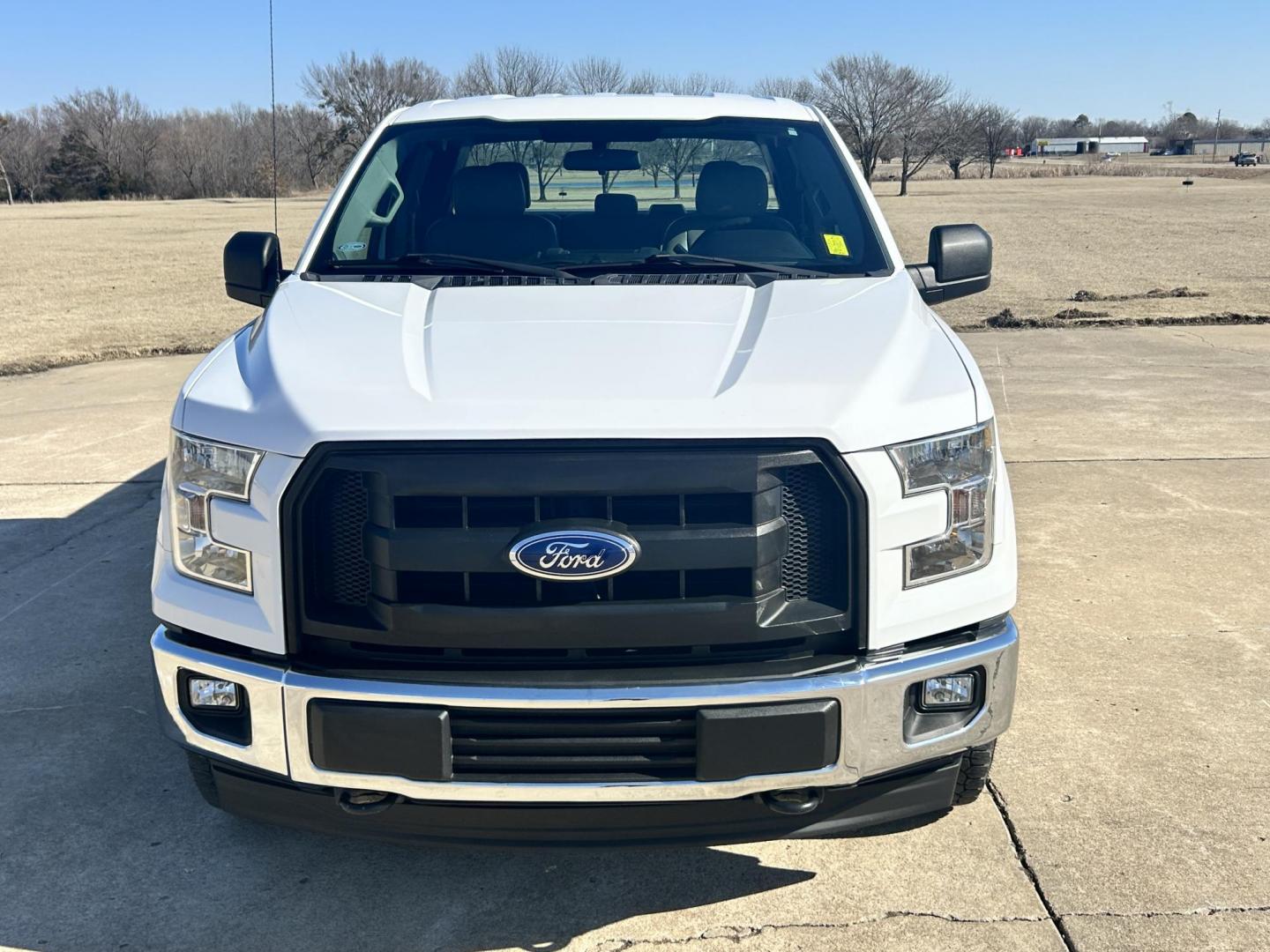 2017 White /Gray Ford F-150 SuperCab . 4WD (1FTFX1EF5HK) with an 5.0L V8 engine, 6A transmission, located at 17760 Hwy 62, Morris, OK, 74445, (918) 733-4887, 35.609104, -95.877060 - Photo#1