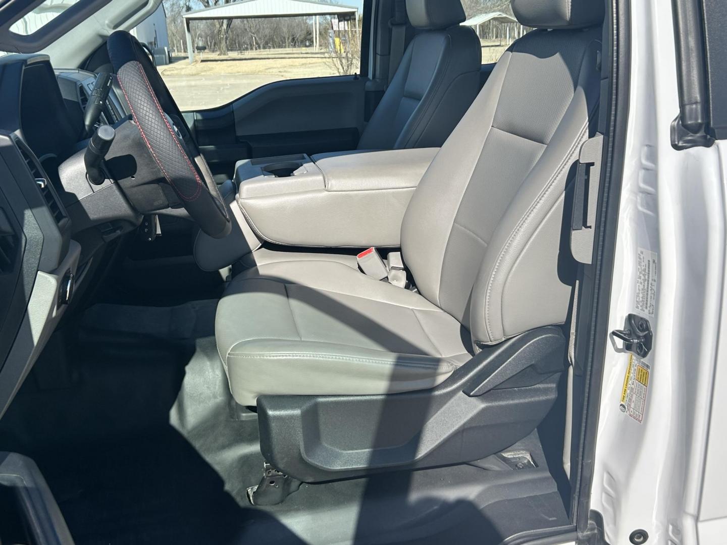 2017 White /Gray Ford F-150 SuperCab . 4WD (1FTFX1EF5HK) with an 5.0L V8 engine, 6A transmission, located at 17760 Hwy 62, Morris, OK, 74445, (918) 733-4887, 35.609104, -95.877060 - Photo#8