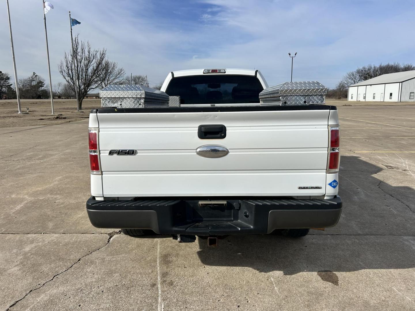 2012 White /Gray Ford F-150 XL SuperCab Bed 4WD (1FTVX1EF3CK) with an 5.0L V8 OHV 16V engine, 6-Speed Automatic transmission, located at 17760 Hwy 62, Morris, OK, 74445, (918) 733-4887, 35.609104, -95.877060 - 2012 FORD F-150 BI-FUEL SYSTEM RUNS ON CNG OR GASOLINE HAS THE 5.0L V8 AND IS 4WD. FEATURES POWER LOCKS, POWER WINDOWS, POWER MIRRORS, TOUCH SCREEN AM/FM STEREO, BLUETOOTH STEREO, CLOTH INTERIOR, BED LINER, CRUISE CONTROL, TRACTION CONTROL, TRAILER BRAKES, MULTI-FUNCTION STEERING CONTROL. A PREMIER - Photo#5