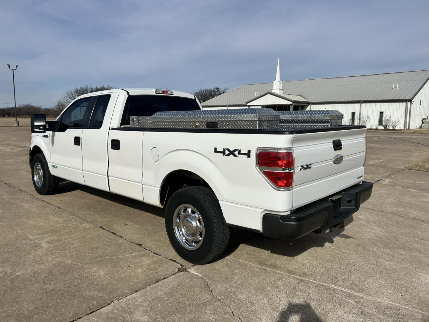 2012 White /Gray Ford F-150 XL SuperCab Bed 4WD (1FTVX1EF3CK) with an 5.0L V8 OHV 16V engine, 6-Speed Automatic transmission, located at 17760 Hwy 62, Morris, OK, 74445, (918) 733-4887, 35.609104, -95.877060 - 2012 FORD F-150 BI-FUEL SYSTEM RUNS ON CNG OR GASOLINE HAS THE 5.0L V8 AND IS 4WD. FEATURES POWER LOCKS, POWER WINDOWS, POWER MIRRORS, TOUCH SCREEN AM/FM STEREO, BLUETOOTH STEREO, CLOTH INTERIOR, BED LINER, CRUISE CONTROL, TRACTION CONTROL, TRAILER BRAKES, MULTI-FUNCTION STEERING CONTROL. A PREMIER - Photo#6