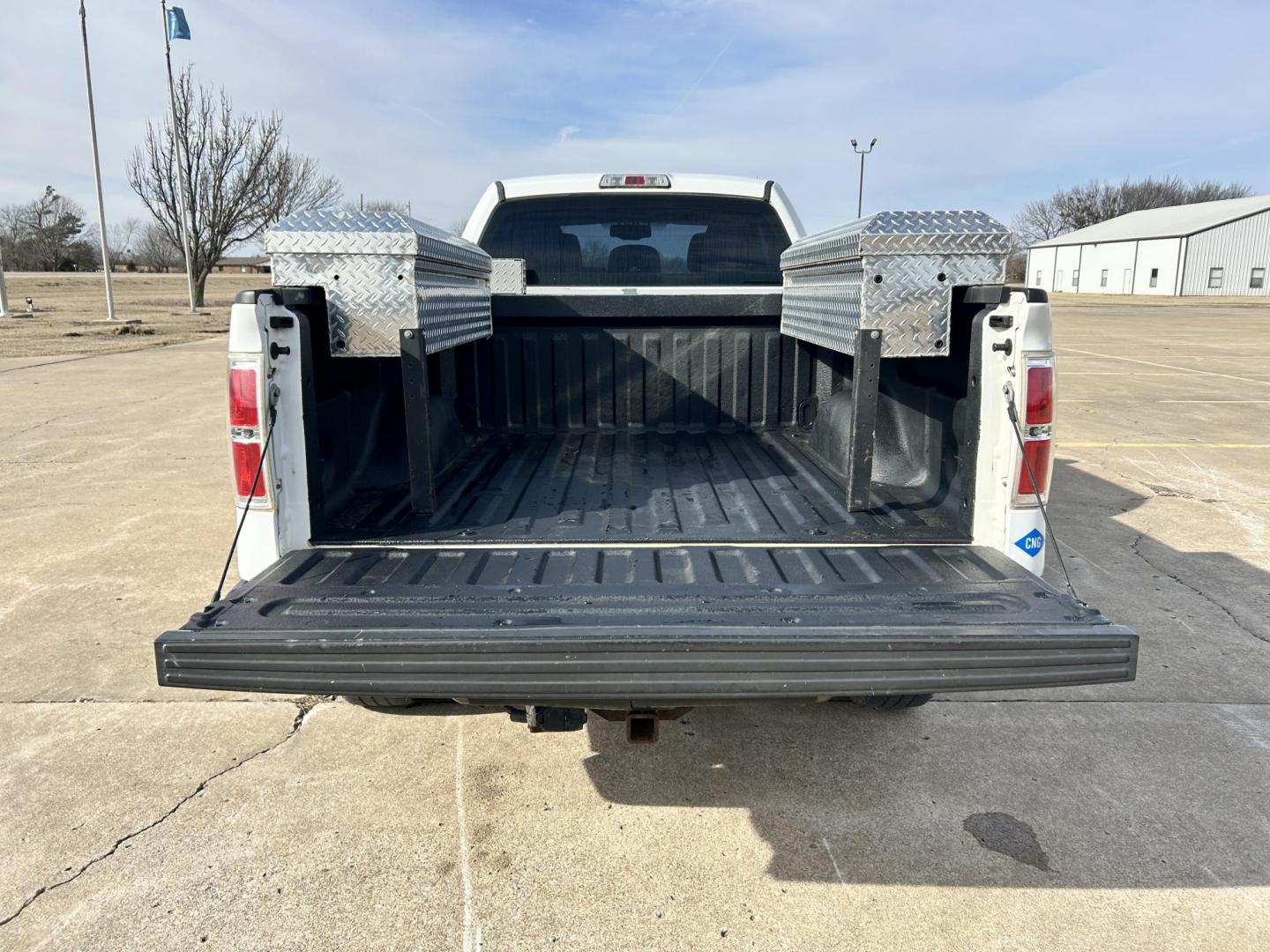 2012 White /Gray Ford F-150 XL SuperCab Bed 4WD (1FTVX1EF3CK) with an 5.0L V8 OHV 16V engine, 6-Speed Automatic transmission, located at 17760 Hwy 62, Morris, OK, 74445, (918) 733-4887, 35.609104, -95.877060 - 2012 FORD F-150 BI-FUEL SYSTEM RUNS ON CNG OR GASOLINE HAS THE 5.0L V8 AND IS 4WD. FEATURES POWER LOCKS, POWER WINDOWS, POWER MIRRORS, TOUCH SCREEN AM/FM STEREO, BLUETOOTH STEREO, CLOTH INTERIOR, BED LINER, CRUISE CONTROL, TRACTION CONTROL, TRAILER BRAKES, MULTI-FUNCTION STEERING CONTROL. A PREMIER - Photo#18