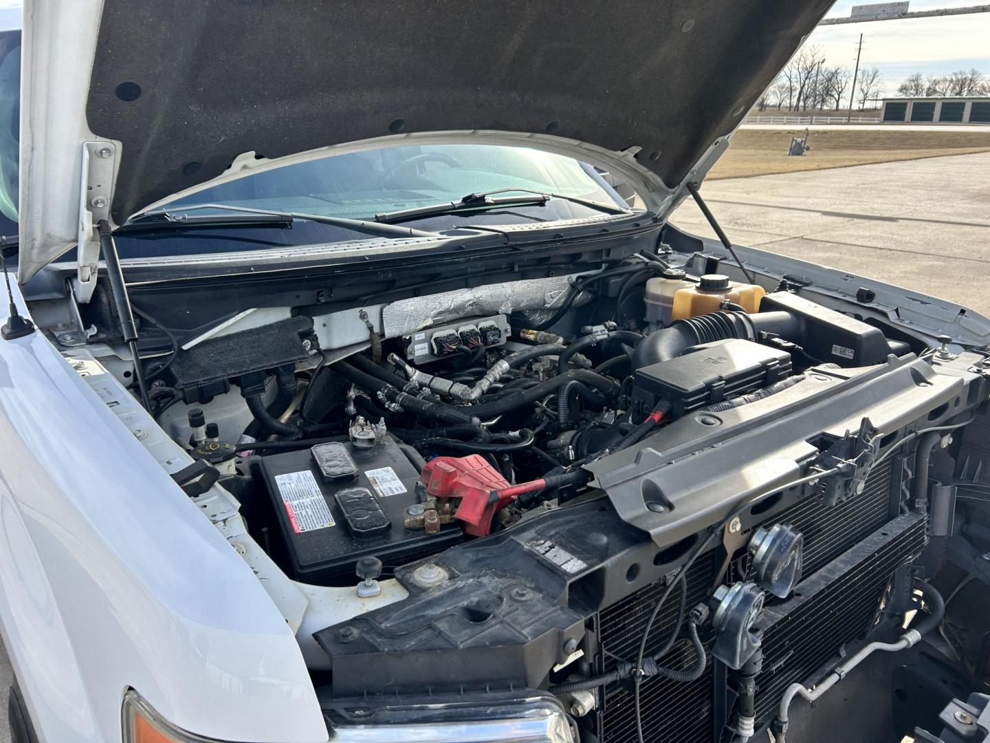 2012 White /Gray Ford F-150 XL SuperCab Bed 4WD (1FTVX1EF3CK) with an 5.0L V8 OHV 16V engine, 6-Speed Automatic transmission, located at 17760 Hwy 62, Morris, OK, 74445, (918) 733-4887, 35.609104, -95.877060 - 2012 FORD F-150 BI-FUEL SYSTEM RUNS ON CNG OR GASOLINE HAS THE 5.0L V8 AND IS 4WD. FEATURES POWER LOCKS, POWER WINDOWS, POWER MIRRORS, TOUCH SCREEN AM/FM STEREO, BLUETOOTH STEREO, CLOTH INTERIOR, BED LINER, CRUISE CONTROL, TRACTION CONTROL, TRAILER BRAKES, MULTI-FUNCTION STEERING CONTROL. A PREMIER - Photo#24