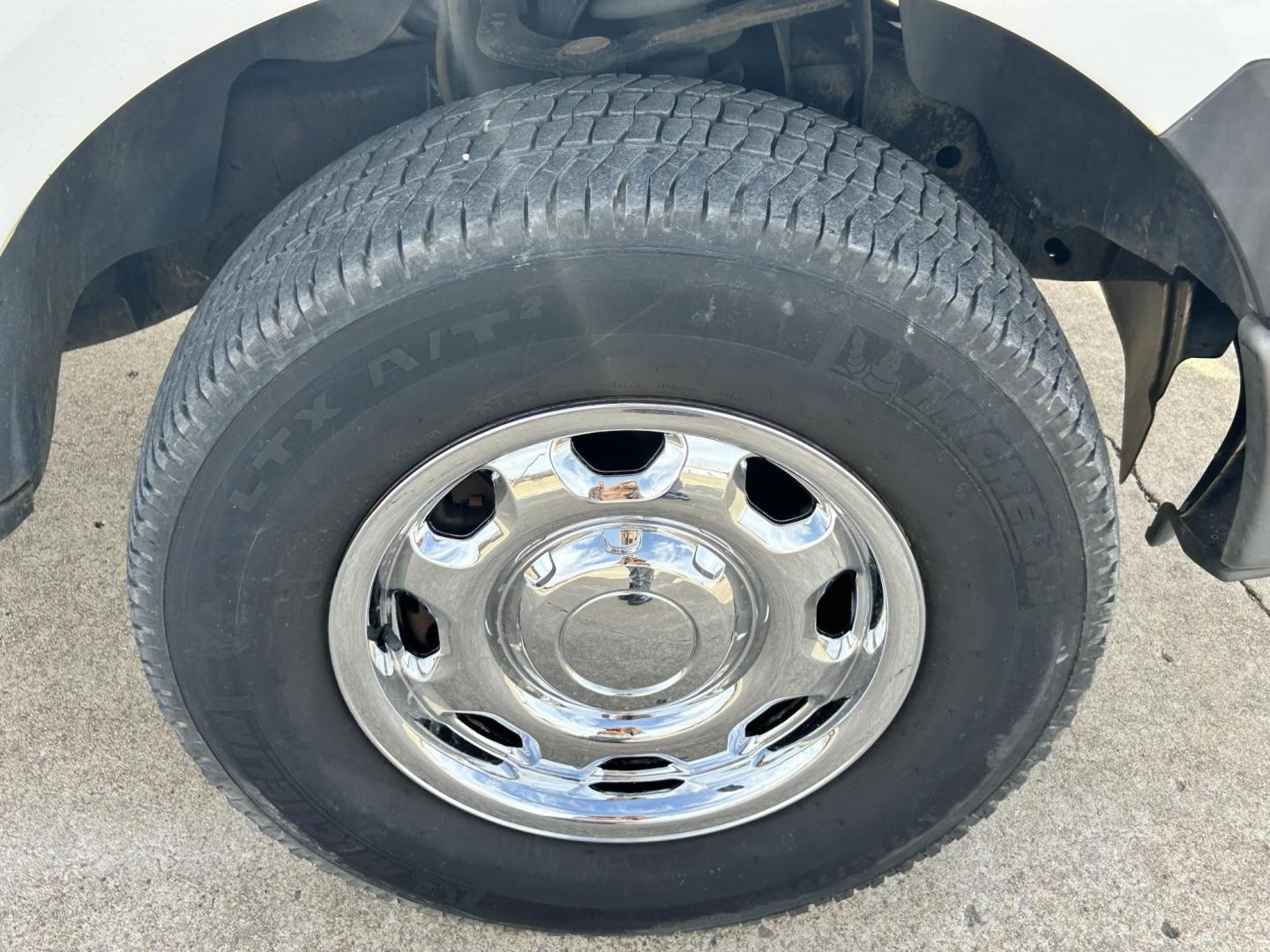 2012 White /Gray Ford F-150 XL SuperCab Bed 4WD (1FTVX1EF3CK) with an 5.0L V8 OHV 16V engine, 6-Speed Automatic transmission, located at 17760 Hwy 62, Morris, OK, 74445, (918) 733-4887, 35.609104, -95.877060 - 2012 FORD F-150 BI-FUEL SYSTEM RUNS ON CNG OR GASOLINE HAS THE 5.0L V8 AND IS 4WD. FEATURES POWER LOCKS, POWER WINDOWS, POWER MIRRORS, TOUCH SCREEN AM/FM STEREO, BLUETOOTH STEREO, CLOTH INTERIOR, BED LINER, CRUISE CONTROL, TRACTION CONTROL, TRAILER BRAKES, MULTI-FUNCTION STEERING CONTROL. A PREMIER - Photo#26