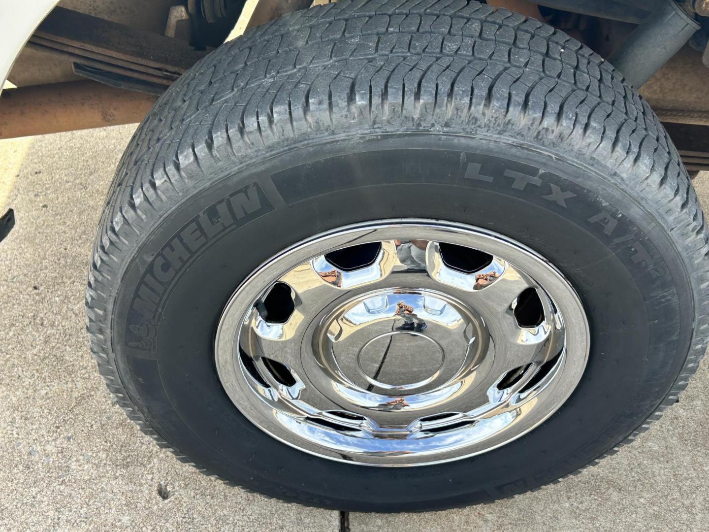 2012 White /Gray Ford F-150 XL SuperCab Bed 4WD (1FTVX1EF3CK) with an 5.0L V8 OHV 16V engine, 6-Speed Automatic transmission, located at 17760 Hwy 62, Morris, OK, 74445, (918) 733-4887, 35.609104, -95.877060 - 2012 FORD F-150 BI-FUEL SYSTEM RUNS ON CNG OR GASOLINE HAS THE 5.0L V8 AND IS 4WD. FEATURES POWER LOCKS, POWER WINDOWS, POWER MIRRORS, TOUCH SCREEN AM/FM STEREO, BLUETOOTH STEREO, CLOTH INTERIOR, BED LINER, CRUISE CONTROL, TRACTION CONTROL, TRAILER BRAKES, MULTI-FUNCTION STEERING CONTROL. A PREMIER - Photo#27