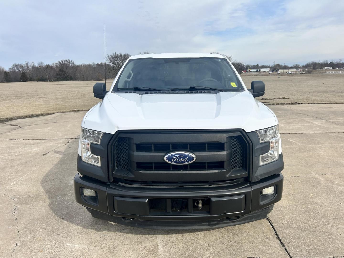 2017 White /Gray Ford F-150 XL SuperCab 5-ft. 4WD (1FTFX1EF8HK) with an 5.0L V8 engine, 6A transmission, located at 17760 Hwy 62, Morris, OK, 74445, (918) 733-4887, 35.609104, -95.877060 - 2017 FORD F150 XL SUPERCAB 5FT BED 4WD 5.0L V8 ENIGINE. BI-FUEL SYSTEM RUNS ON CNG OR GASOLINE. FEATURES KEYLESS REMOTE ENTRY, POWER LOCKS, POWER WINDOWS, POWER MIRRORS, AM/FM STEREO, SIRIUS XM STEREO, CD PLAYER, AUXILLARY PORT, CRUISE CONTROL, TRACTION CONTROL, MULTI-FUNCTIONING STEERING WHEEL CONT - Photo#1