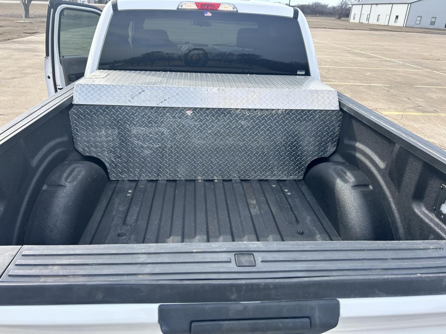 2017 White /Gray Ford F-150 XL SuperCab 5-ft. 4WD (1FTFX1EF8HK) with an 5.0L V8 engine, 6A transmission, located at 17760 Hwy 62, Morris, OK, 74445, (918) 733-4887, 35.609104, -95.877060 - 2017 FORD F150 XL SUPERCAB 5FT BED 4WD 5.0L V8 ENIGINE. BI-FUEL SYSTEM RUNS ON CNG OR GASOLINE. FEATURES KEYLESS REMOTE ENTRY, POWER LOCKS, POWER WINDOWS, POWER MIRRORS, AM/FM STEREO, SIRIUS XM STEREO, CD PLAYER, AUXILLARY PORT, CRUISE CONTROL, TRACTION CONTROL, MULTI-FUNCTIONING STEERING WHEEL CONT - Photo#18