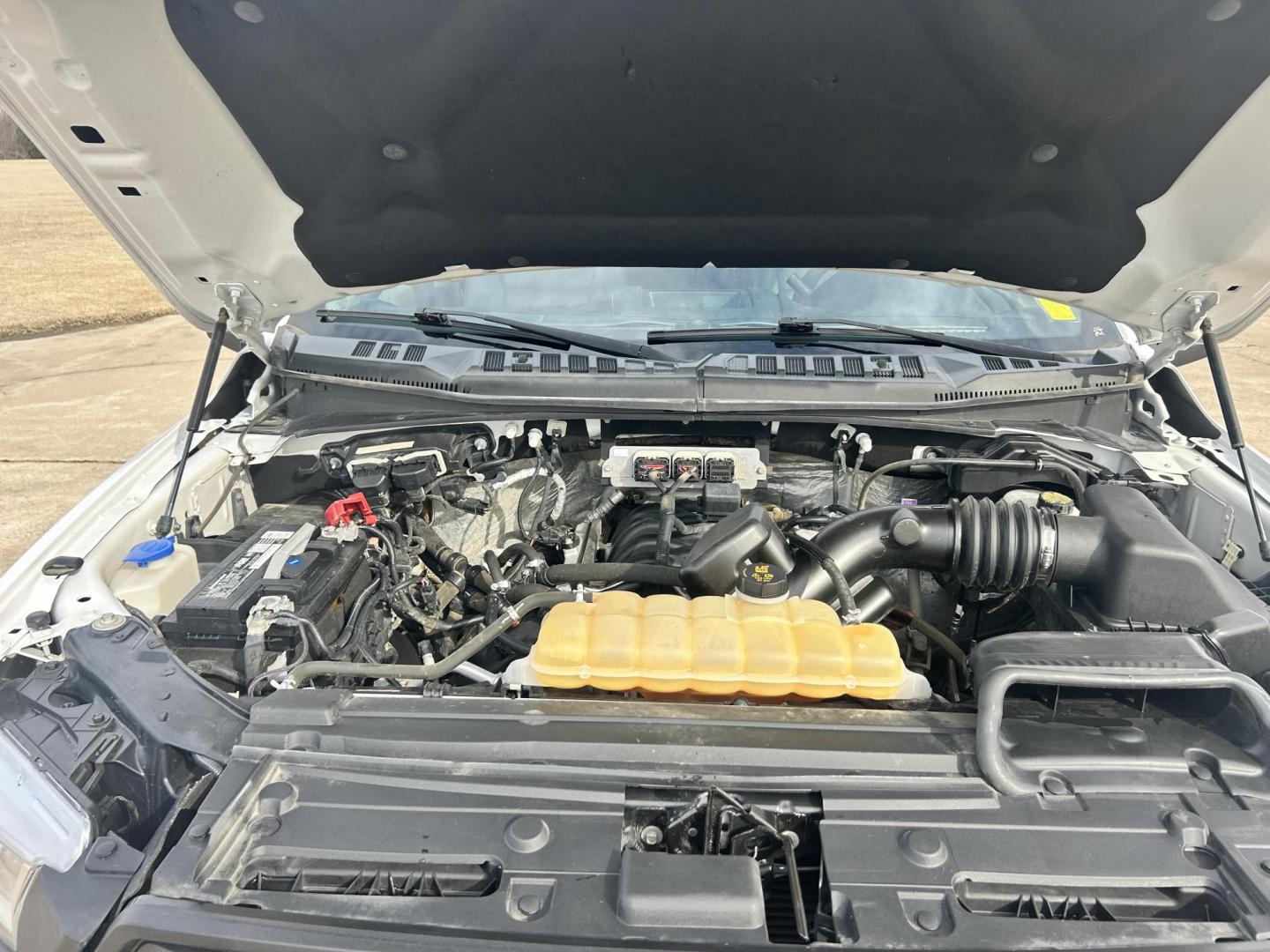 2017 White /Gray Ford F-150 XL SuperCab 5-ft. 4WD (1FTFX1EF8HK) with an 5.0L V8 engine, 6A transmission, located at 17760 Hwy 62, Morris, OK, 74445, (918) 733-4887, 35.609104, -95.877060 - 2017 FORD F150 XL SUPERCAB 5FT BED 4WD 5.0L V8 ENIGINE. BI-FUEL SYSTEM RUNS ON CNG OR GASOLINE. FEATURES KEYLESS REMOTE ENTRY, POWER LOCKS, POWER WINDOWS, POWER MIRRORS, AM/FM STEREO, SIRIUS XM STEREO, CD PLAYER, AUXILLARY PORT, CRUISE CONTROL, TRACTION CONTROL, MULTI-FUNCTIONING STEERING WHEEL CONT - Photo#20
