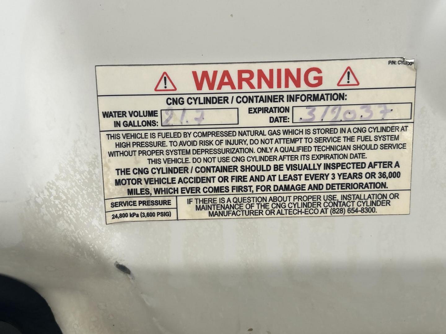 2017 White /Gray Ford F-150 XL SuperCab 5-ft. 4WD (1FTFX1EF8HK) with an 5.0L V8 engine, 6A transmission, located at 17760 Hwy 62, Morris, OK, 74445, (918) 733-4887, 35.609104, -95.877060 - 2017 FORD F150 XL SUPERCAB 5FT BED 4WD 5.0L V8 ENIGINE. BI-FUEL SYSTEM RUNS ON CNG OR GASOLINE. FEATURES KEYLESS REMOTE ENTRY, POWER LOCKS, POWER WINDOWS, POWER MIRRORS, AM/FM STEREO, SIRIUS XM STEREO, CD PLAYER, AUXILLARY PORT, CRUISE CONTROL, TRACTION CONTROL, MULTI-FUNCTIONING STEERING WHEEL CONT - Photo#24