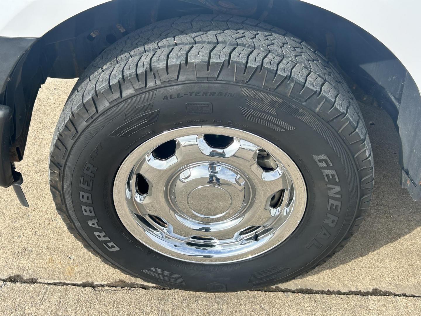 2017 White /Gray Ford F-150 XL SuperCab 5-ft. 4WD (1FTFX1EF8HK) with an 5.0L V8 engine, 6A transmission, located at 17760 Hwy 62, Morris, OK, 74445, (918) 733-4887, 35.609104, -95.877060 - 2017 FORD F150 XL SUPERCAB 5FT BED 4WD 5.0L V8 ENIGINE. BI-FUEL SYSTEM RUNS ON CNG OR GASOLINE. FEATURES KEYLESS REMOTE ENTRY, POWER LOCKS, POWER WINDOWS, POWER MIRRORS, AM/FM STEREO, SIRIUS XM STEREO, CD PLAYER, AUXILLARY PORT, CRUISE CONTROL, TRACTION CONTROL, MULTI-FUNCTIONING STEERING WHEEL CONT - Photo#25