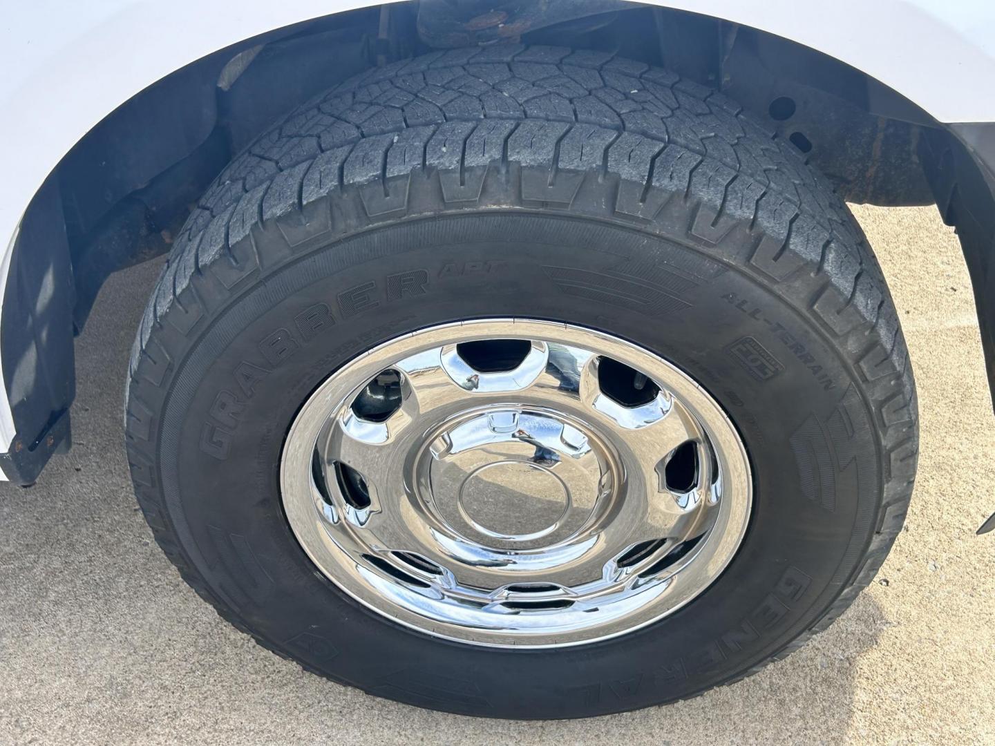 2017 White /Gray Ford F-150 XL SuperCab 5-ft. 4WD (1FTFX1EF8HK) with an 5.0L V8 engine, 6A transmission, located at 17760 Hwy 62, Morris, OK, 74445, (918) 733-4887, 35.609104, -95.877060 - 2017 FORD F150 XL SUPERCAB 5FT BED 4WD 5.0L V8 ENIGINE. BI-FUEL SYSTEM RUNS ON CNG OR GASOLINE. FEATURES KEYLESS REMOTE ENTRY, POWER LOCKS, POWER WINDOWS, POWER MIRRORS, AM/FM STEREO, SIRIUS XM STEREO, CD PLAYER, AUXILLARY PORT, CRUISE CONTROL, TRACTION CONTROL, MULTI-FUNCTIONING STEERING WHEEL CONT - Photo#26